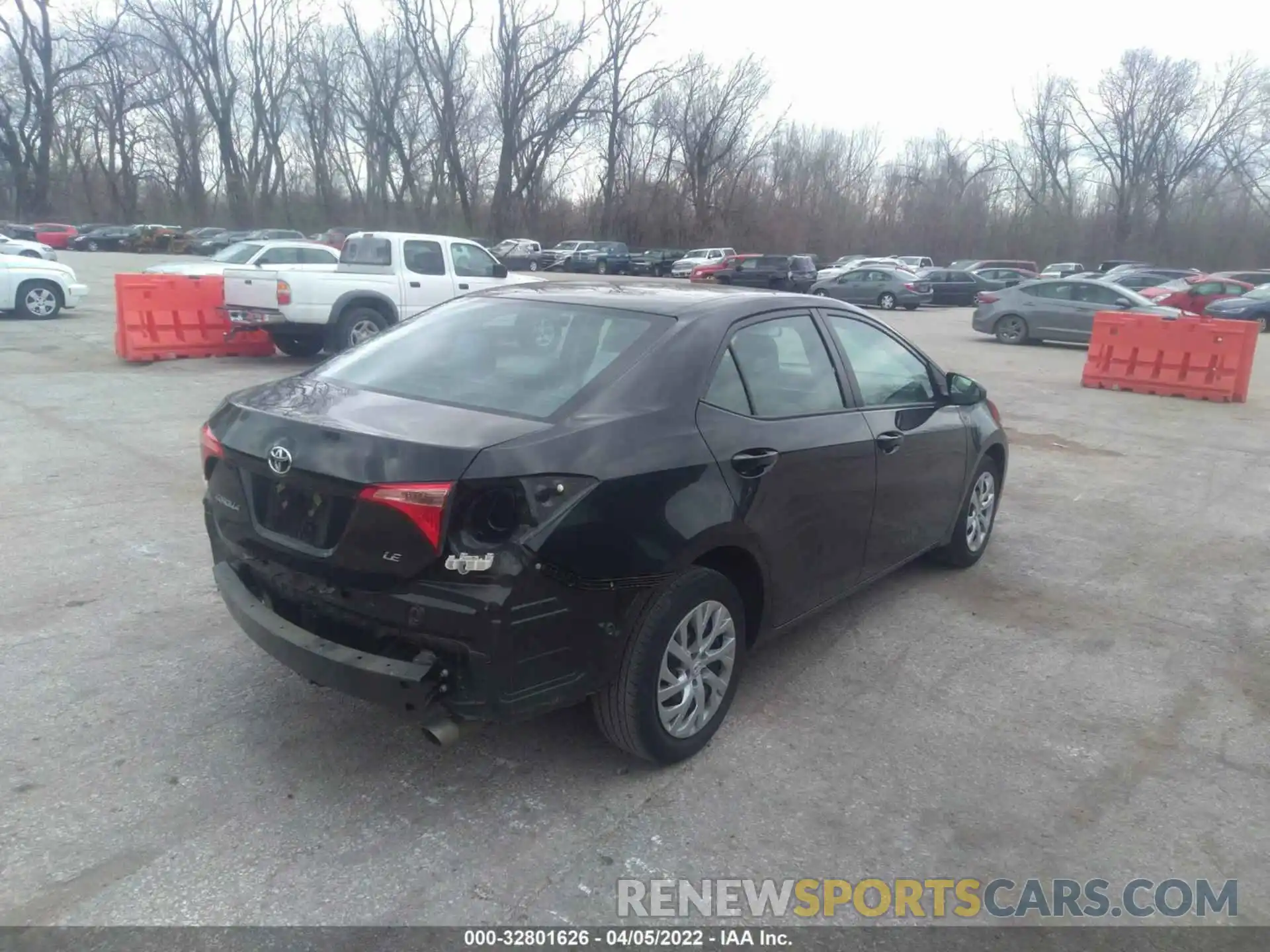 4 Photograph of a damaged car 2T1BURHE8KC232999 TOYOTA COROLLA 2019