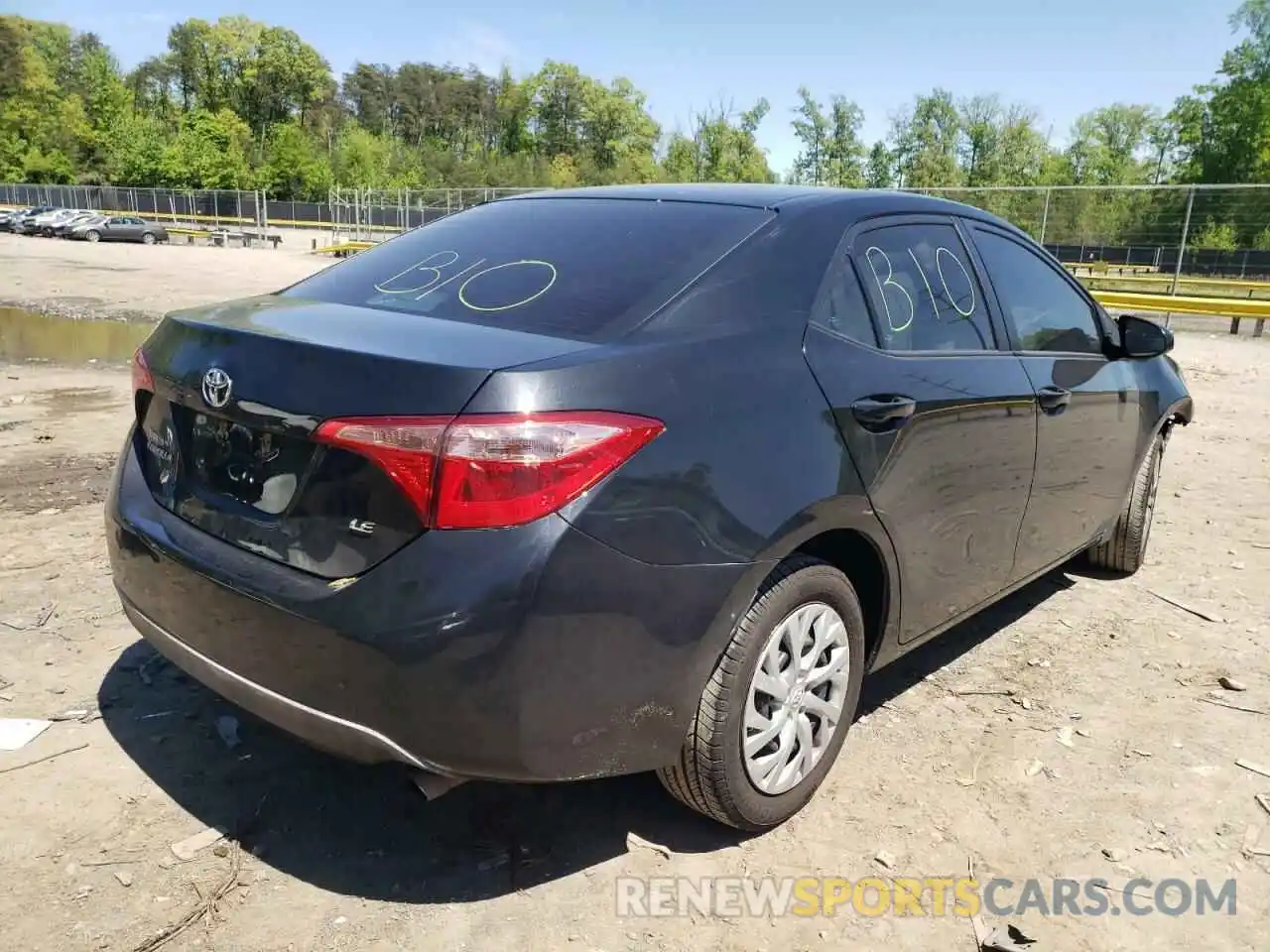 4 Photograph of a damaged car 2T1BURHE8KC233540 TOYOTA COROLLA 2019