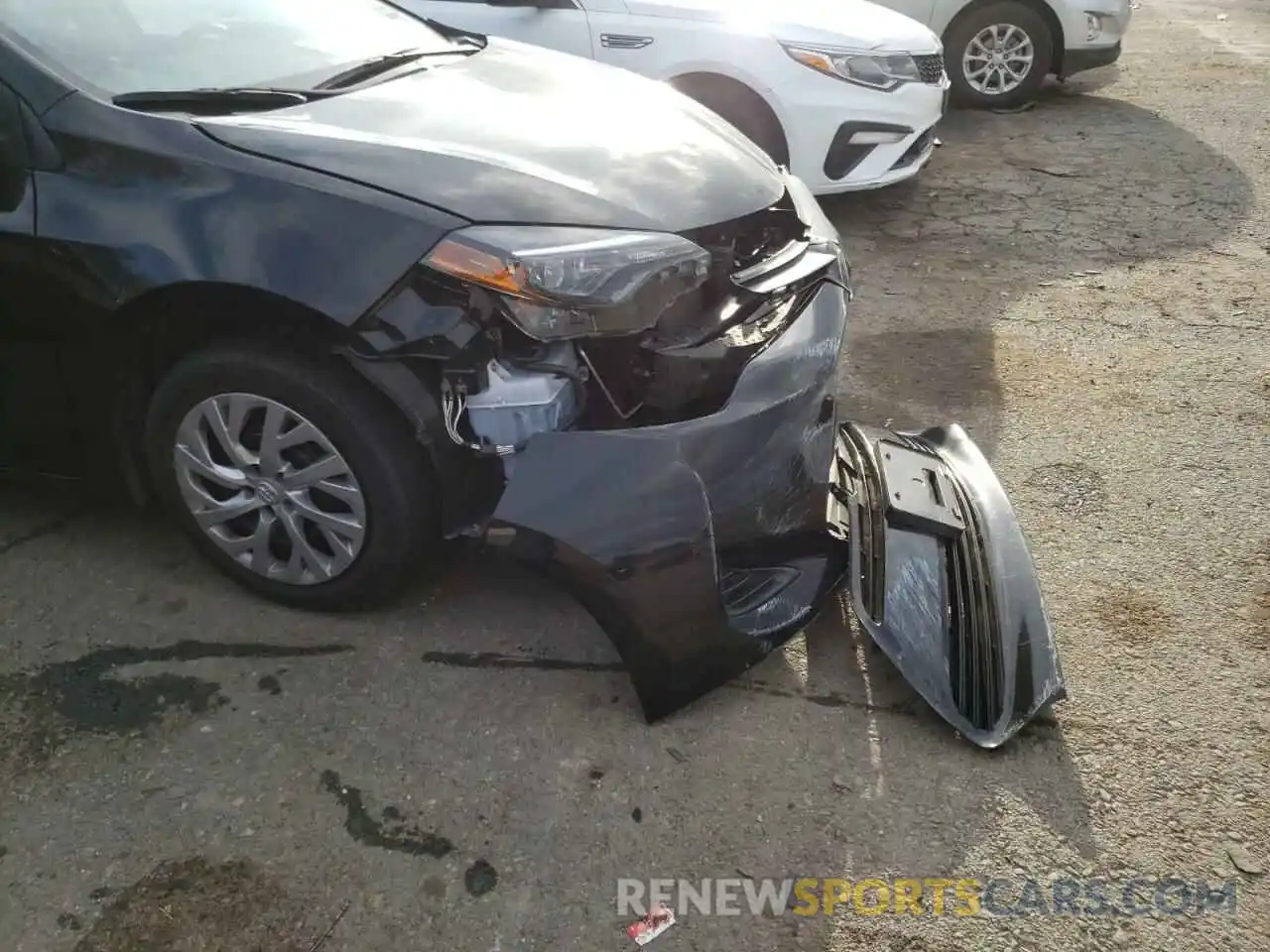 9 Photograph of a damaged car 2T1BURHE8KC237474 TOYOTA COROLLA 2019