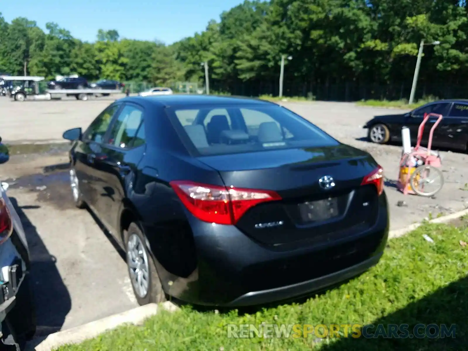 3 Photograph of a damaged car 2T1BURHE8KC238205 TOYOTA COROLLA 2019