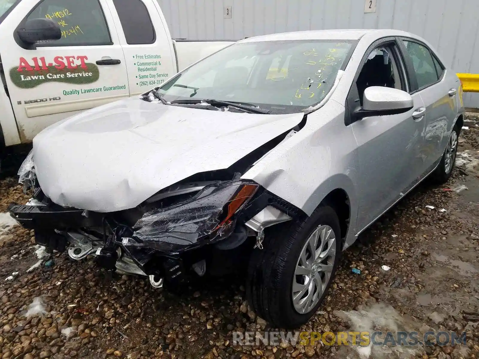 2 Photograph of a damaged car 2T1BURHE8KC238933 TOYOTA COROLLA 2019