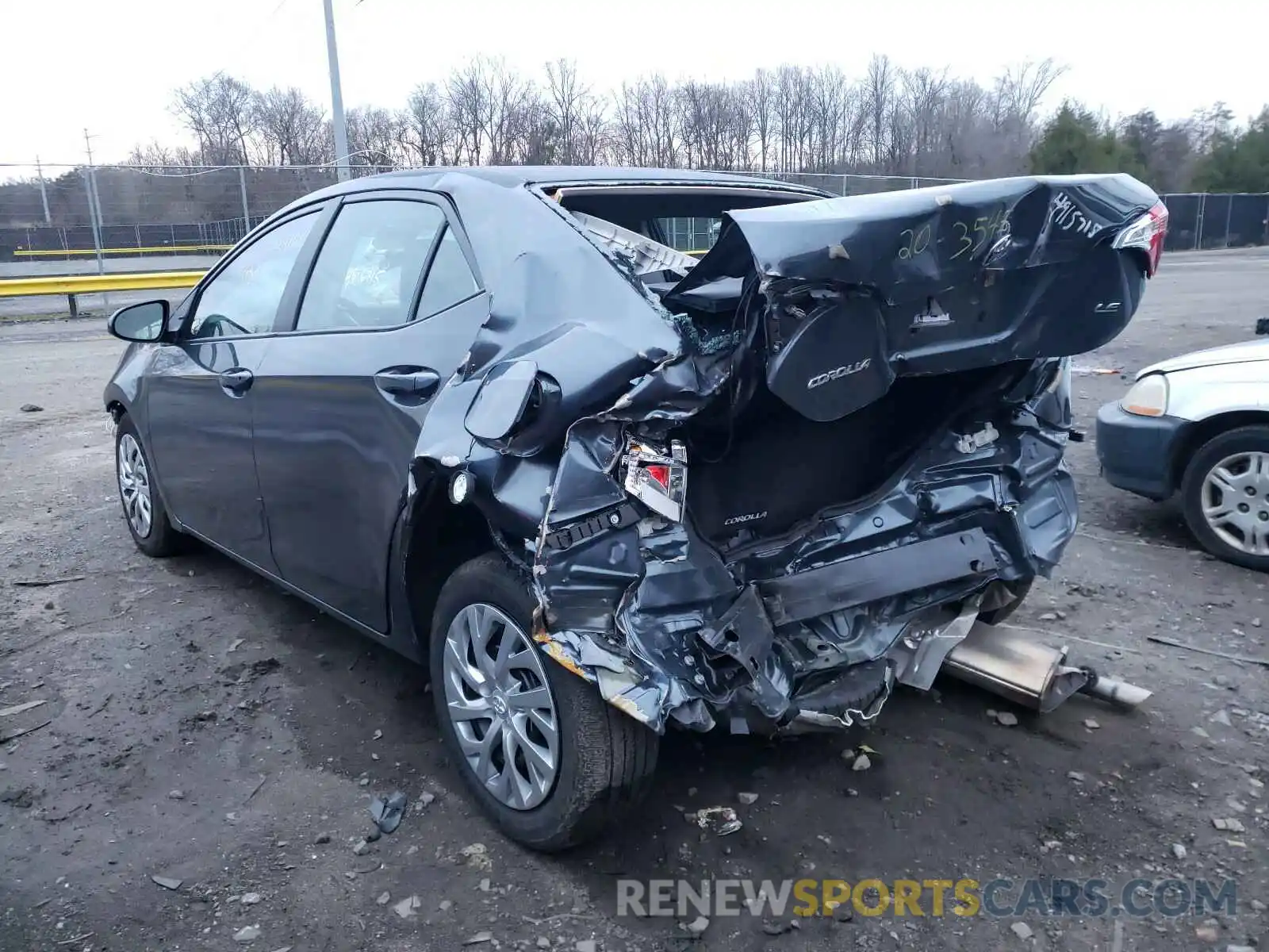 3 Photograph of a damaged car 2T1BURHE8KC239631 TOYOTA COROLLA 2019