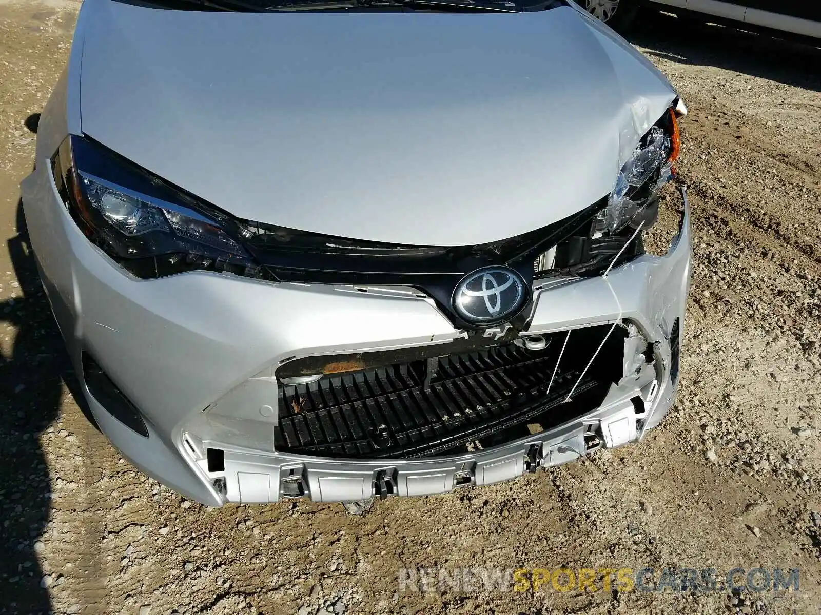 9 Photograph of a damaged car 2T1BURHE8KC240004 TOYOTA COROLLA 2019