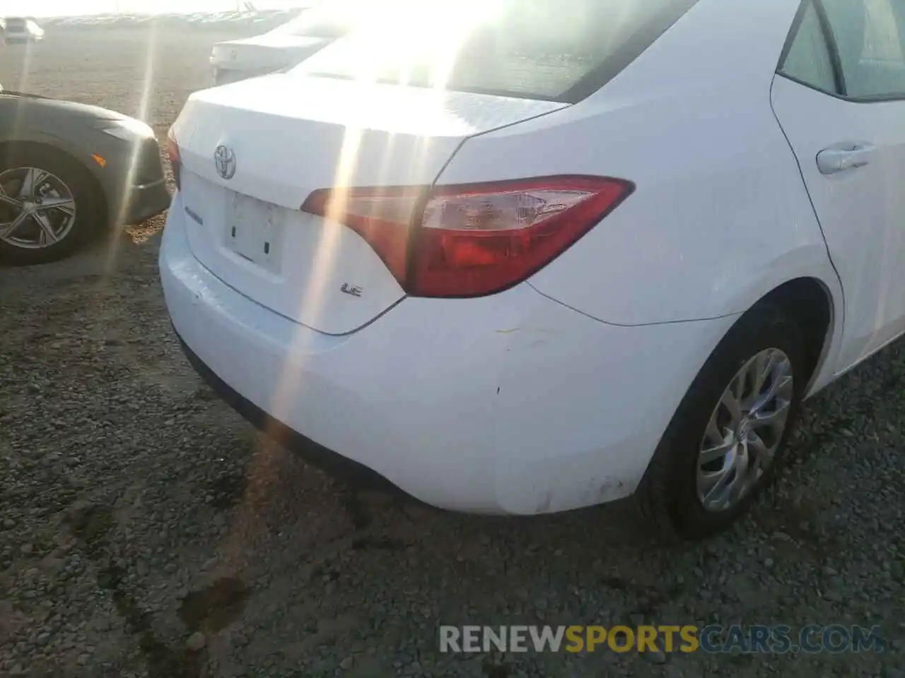 9 Photograph of a damaged car 2T1BURHE8KC240116 TOYOTA COROLLA 2019