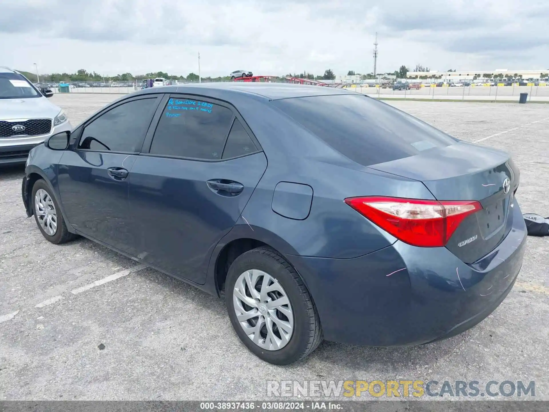 3 Photograph of a damaged car 2T1BURHE8KC240133 TOYOTA COROLLA 2019