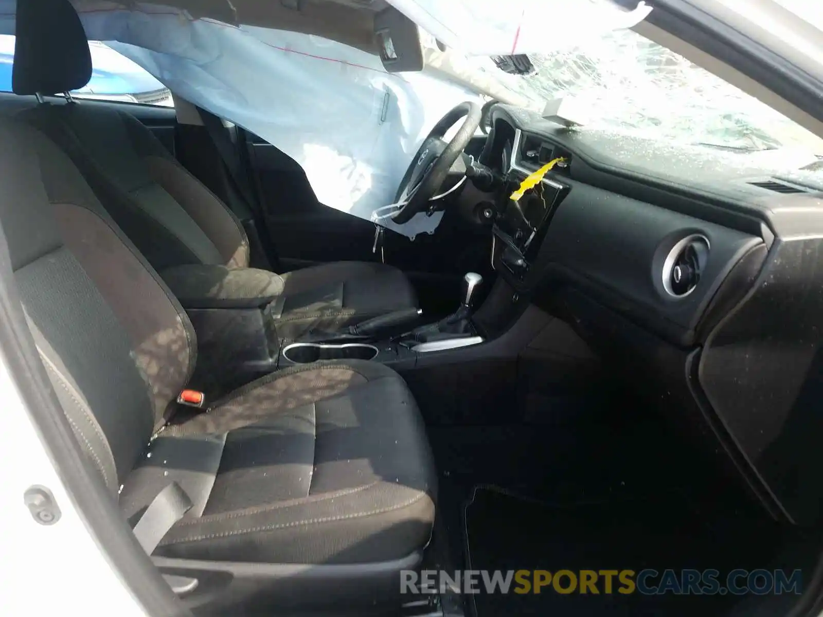 5 Photograph of a damaged car 2T1BURHE8KC240777 TOYOTA COROLLA 2019