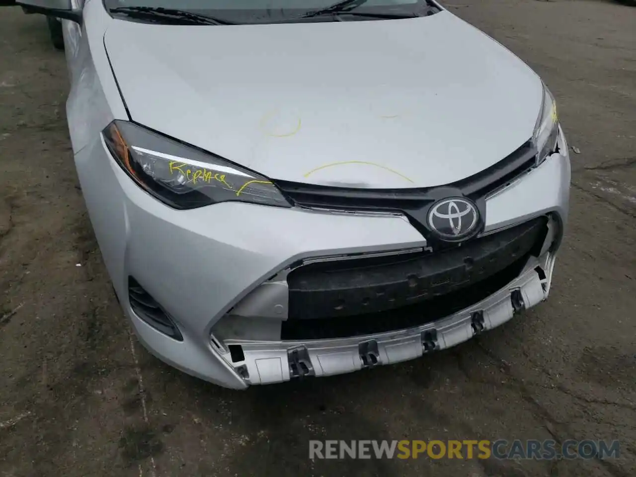 9 Photograph of a damaged car 2T1BURHE8KC241203 TOYOTA COROLLA 2019