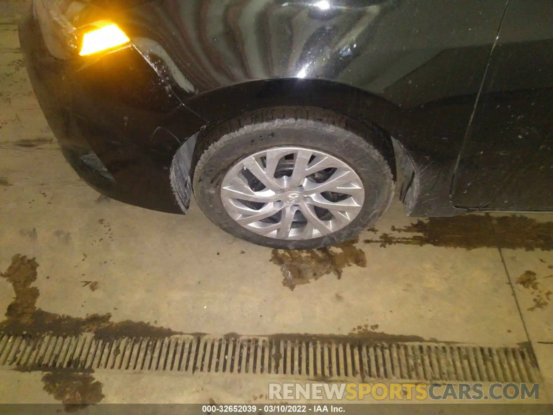 13 Photograph of a damaged car 2T1BURHE8KC241668 TOYOTA COROLLA 2019