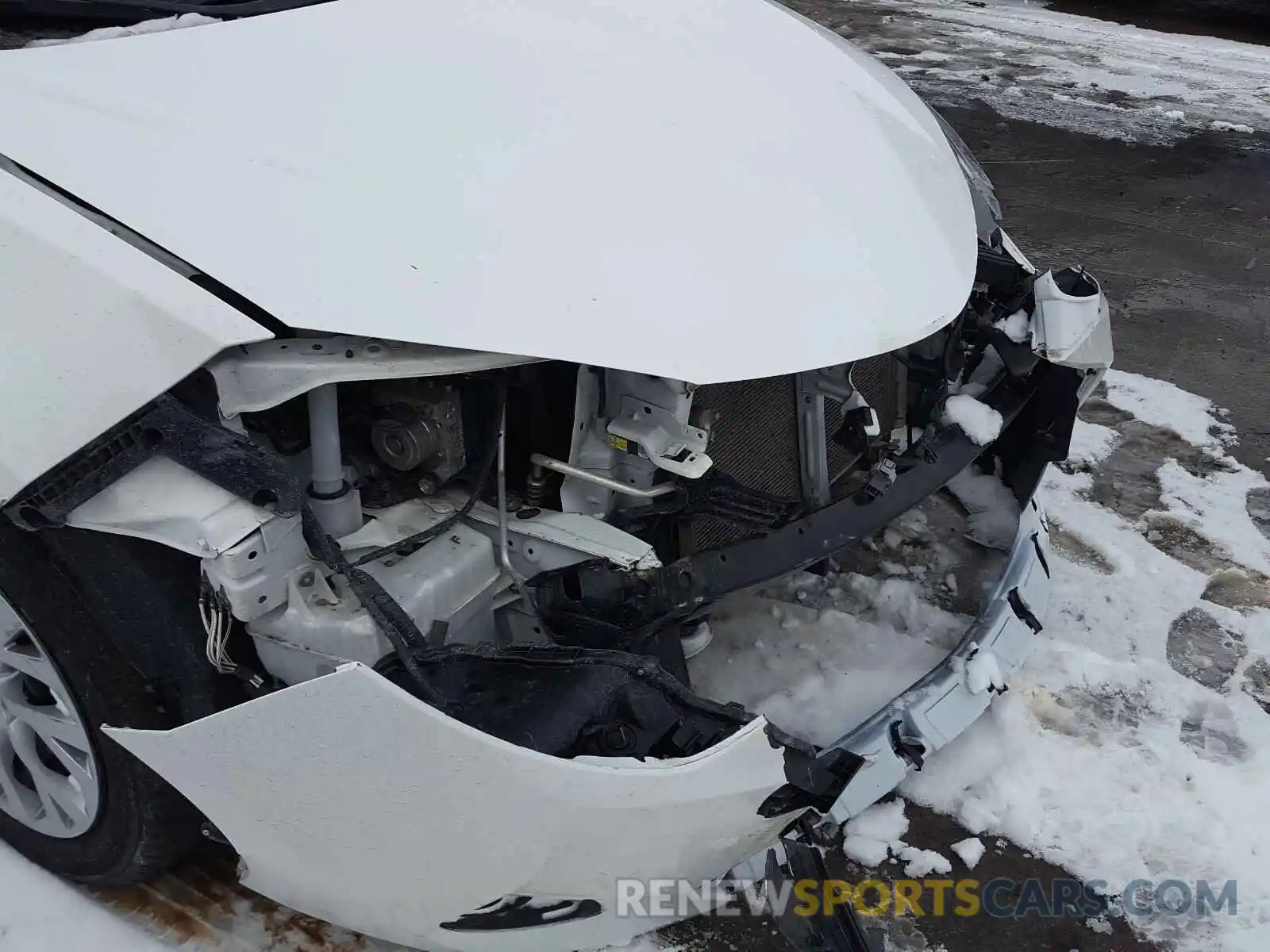 9 Photograph of a damaged car 2T1BURHE8KC242268 TOYOTA COROLLA 2019