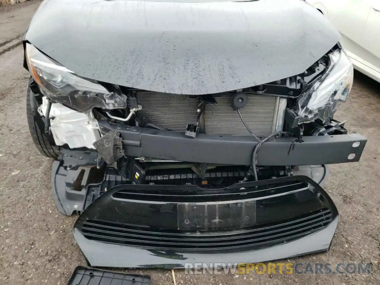 9 Photograph of a damaged car 2T1BURHE8KC242643 TOYOTA COROLLA 2019