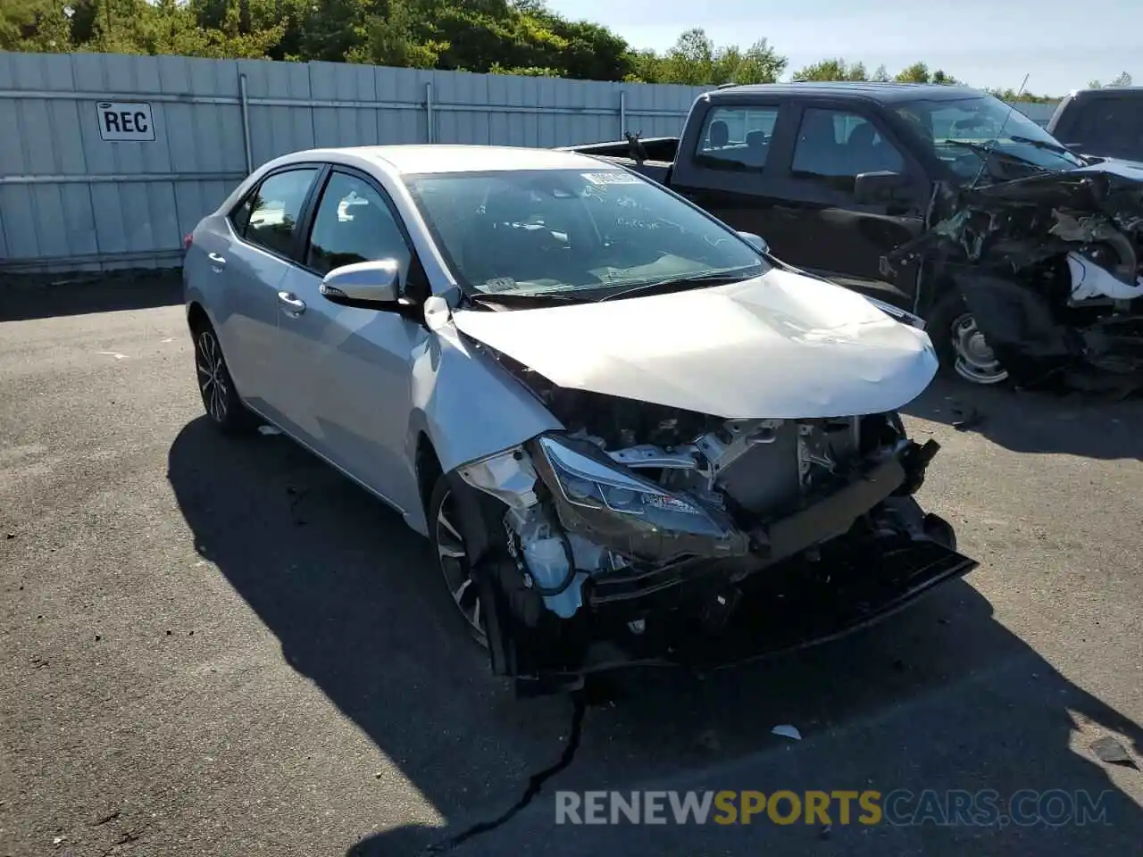 1 Photograph of a damaged car 2T1BURHE8KC243582 TOYOTA COROLLA 2019