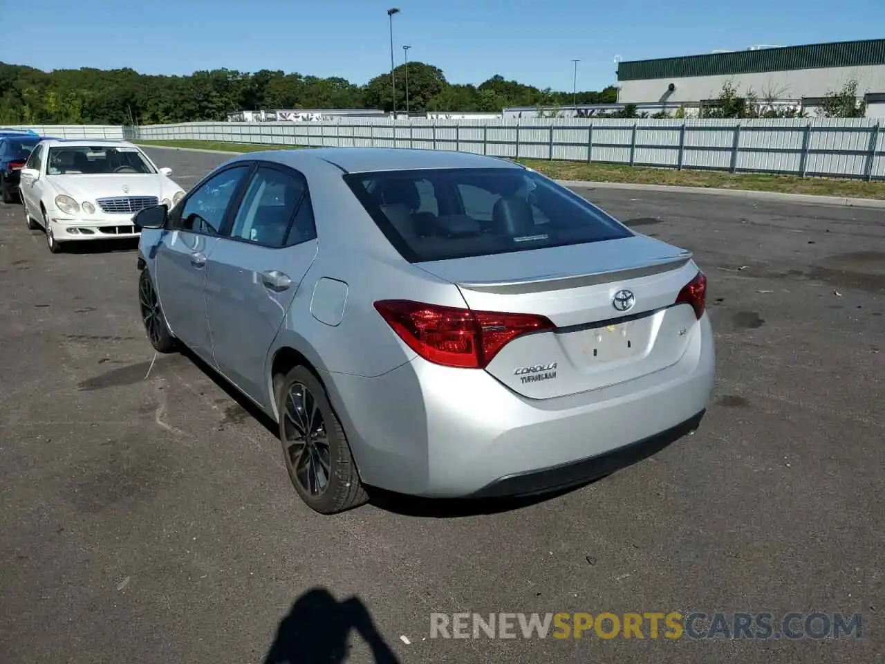 3 Photograph of a damaged car 2T1BURHE8KC243582 TOYOTA COROLLA 2019