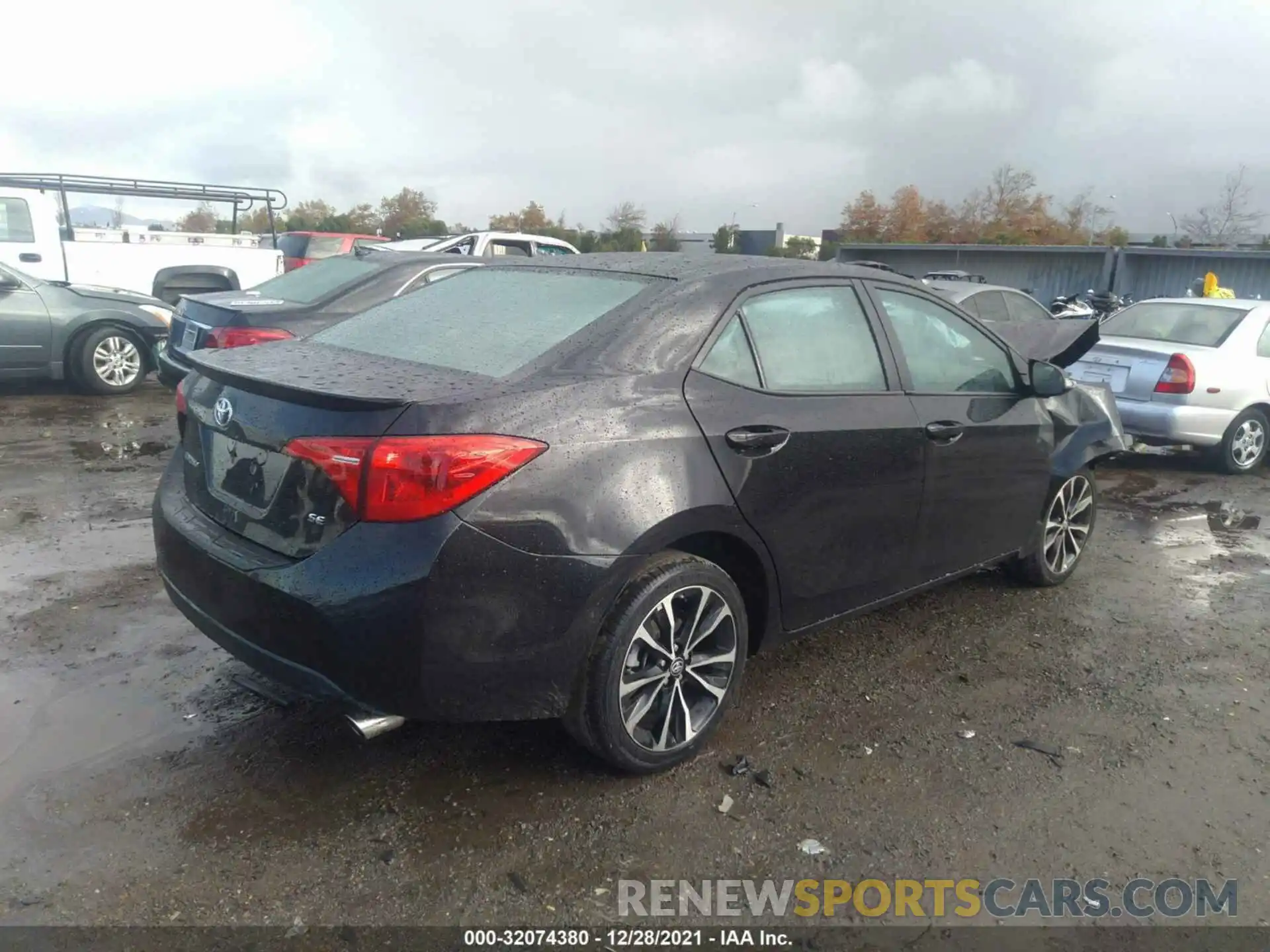 4 Photograph of a damaged car 2T1BURHE9KC125783 TOYOTA COROLLA 2019