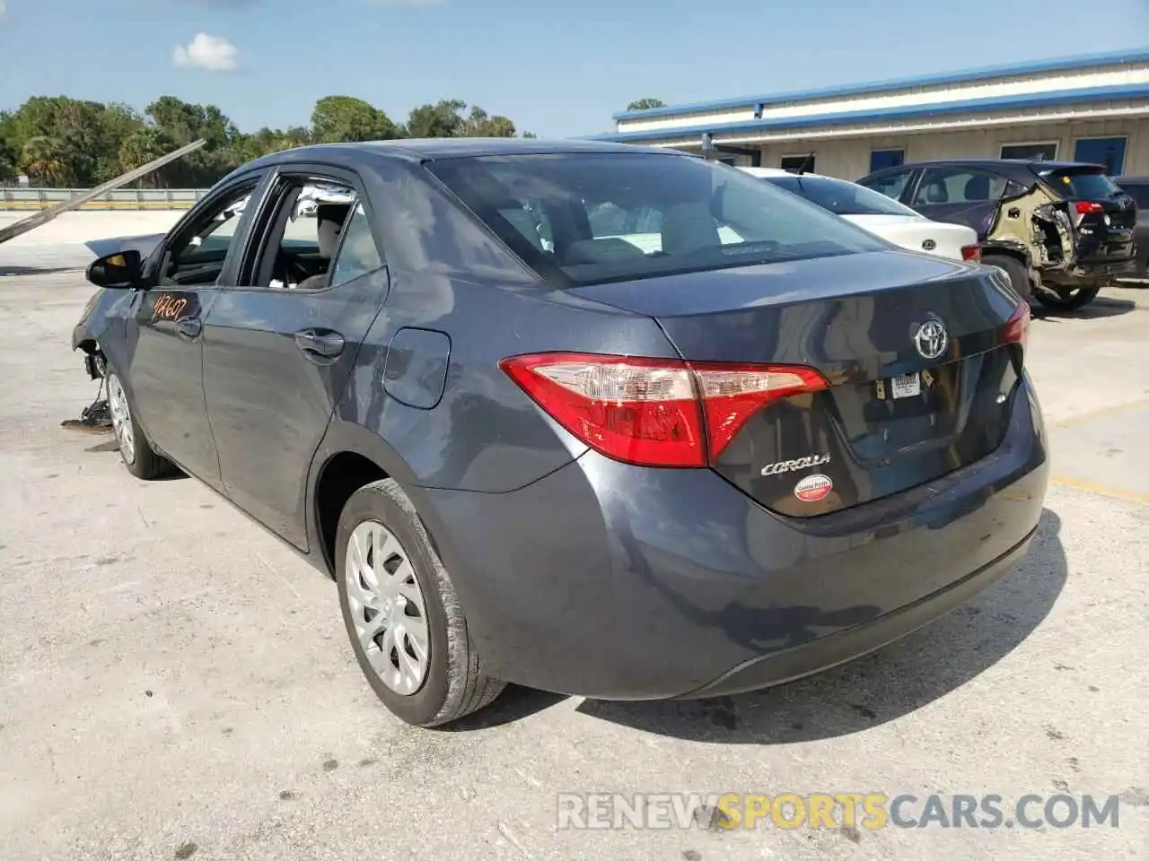 3 Photograph of a damaged car 2T1BURHE9KC126528 TOYOTA COROLLA 2019