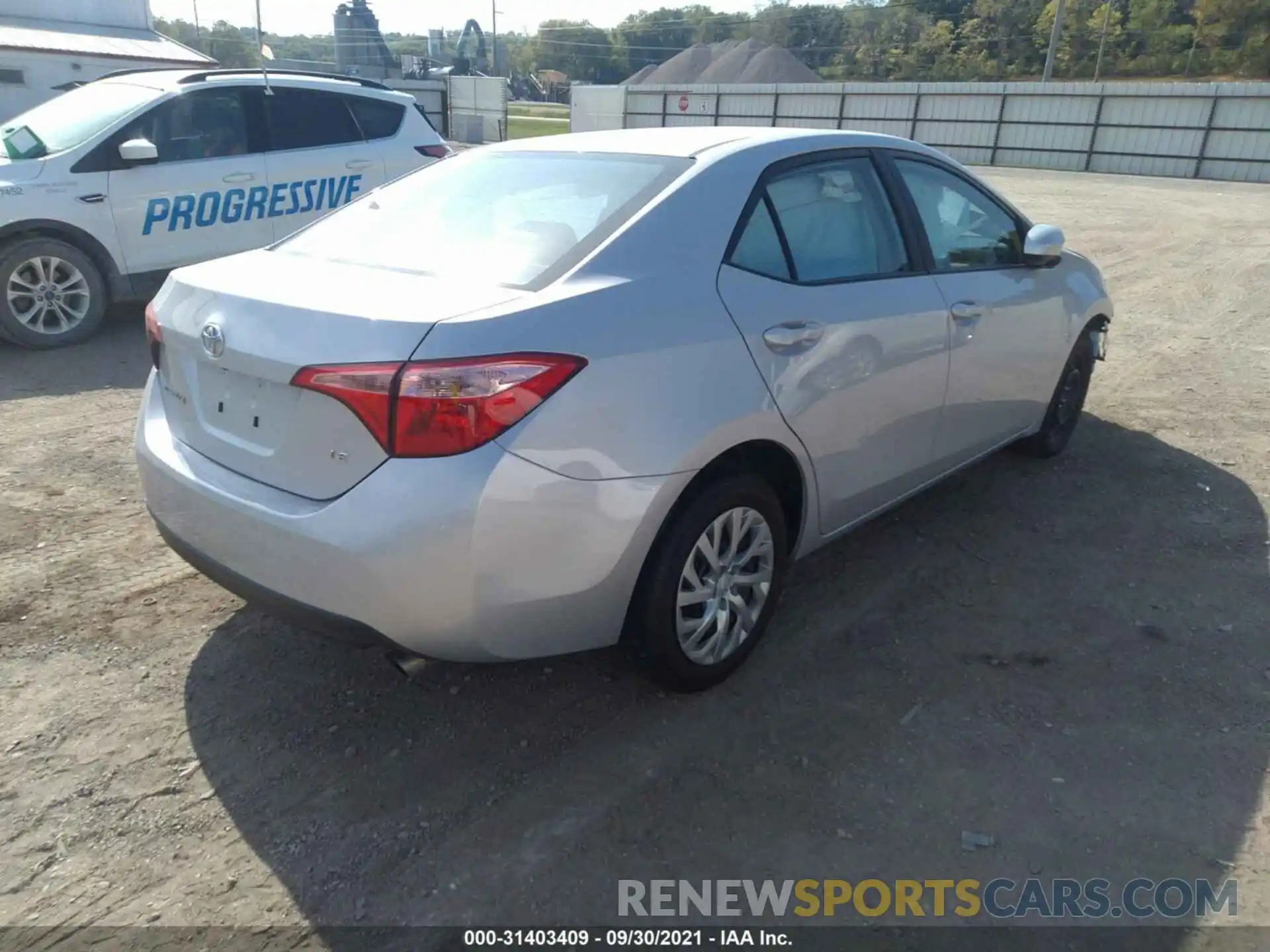 4 Photograph of a damaged car 2T1BURHE9KC127677 TOYOTA COROLLA 2019