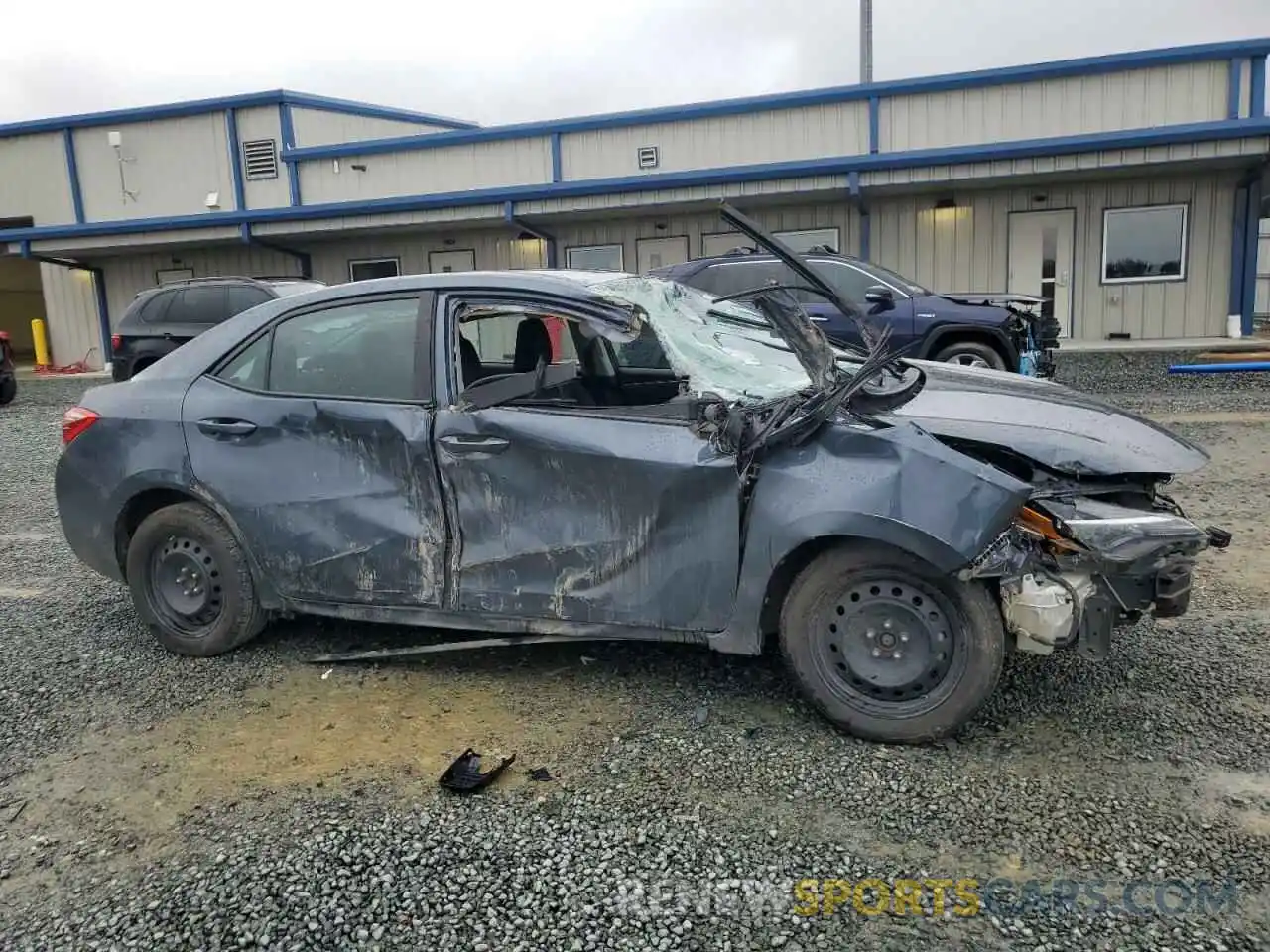 4 Photograph of a damaged car 2T1BURHE9KC128957 TOYOTA COROLLA 2019