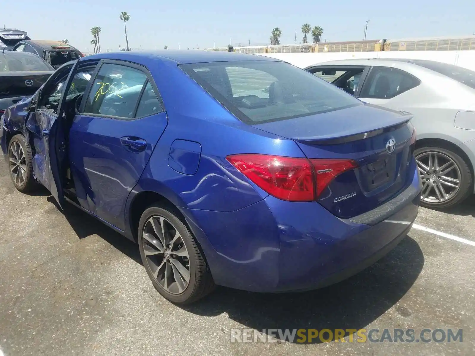 3 Photograph of a damaged car 2T1BURHE9KC131387 TOYOTA COROLLA 2019