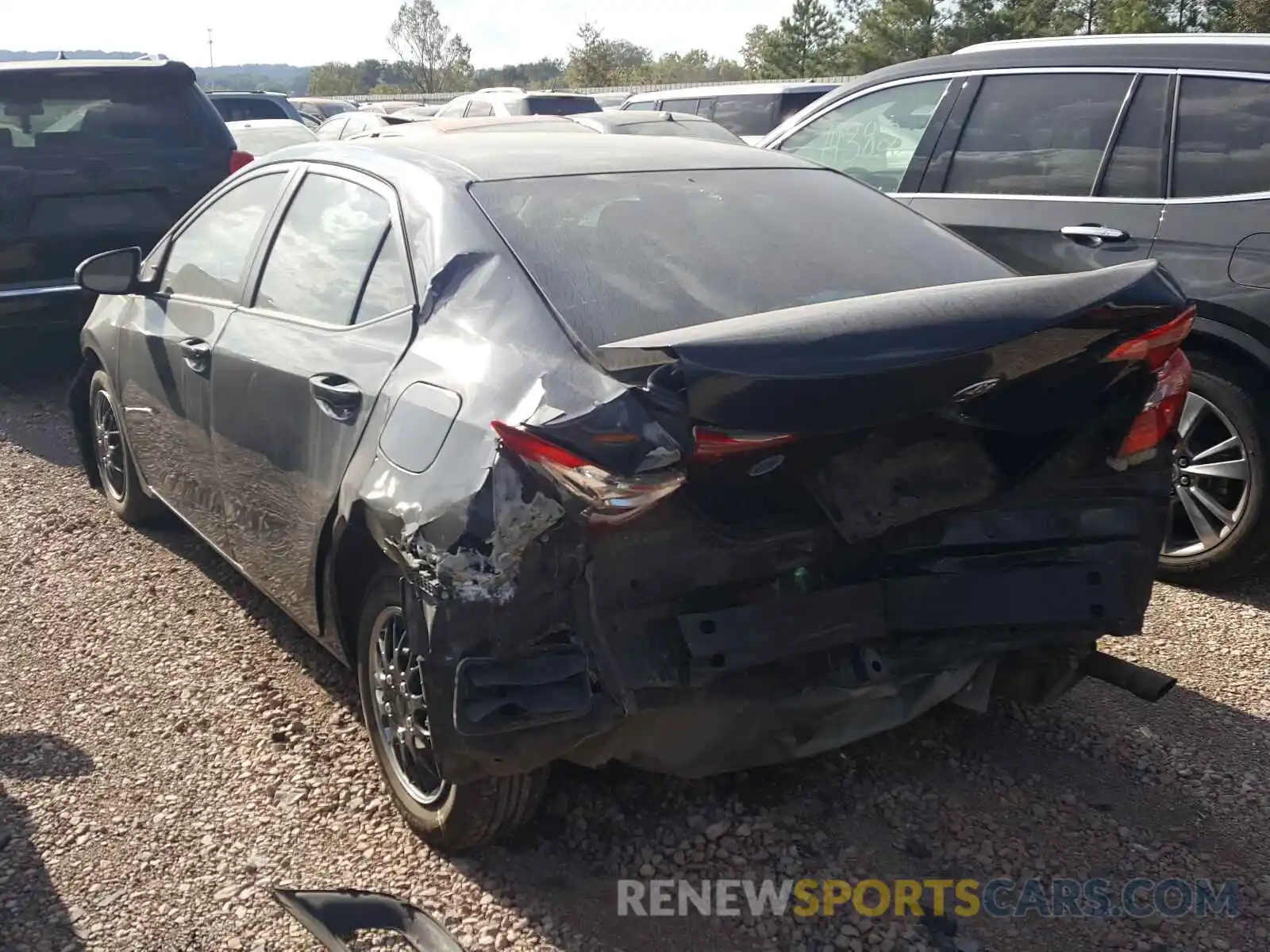 3 Photograph of a damaged car 2T1BURHE9KC132247 TOYOTA COROLLA 2019