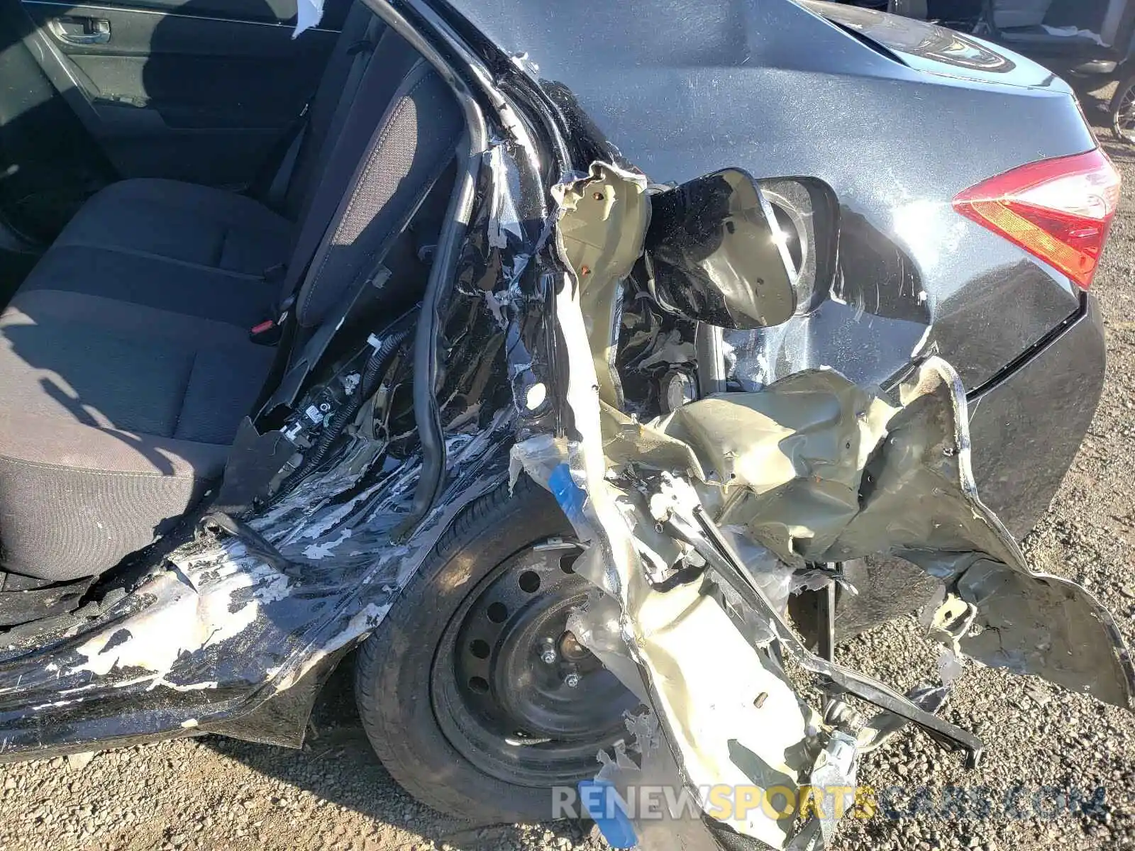 9 Photograph of a damaged car 2T1BURHE9KC140316 TOYOTA COROLLA 2019