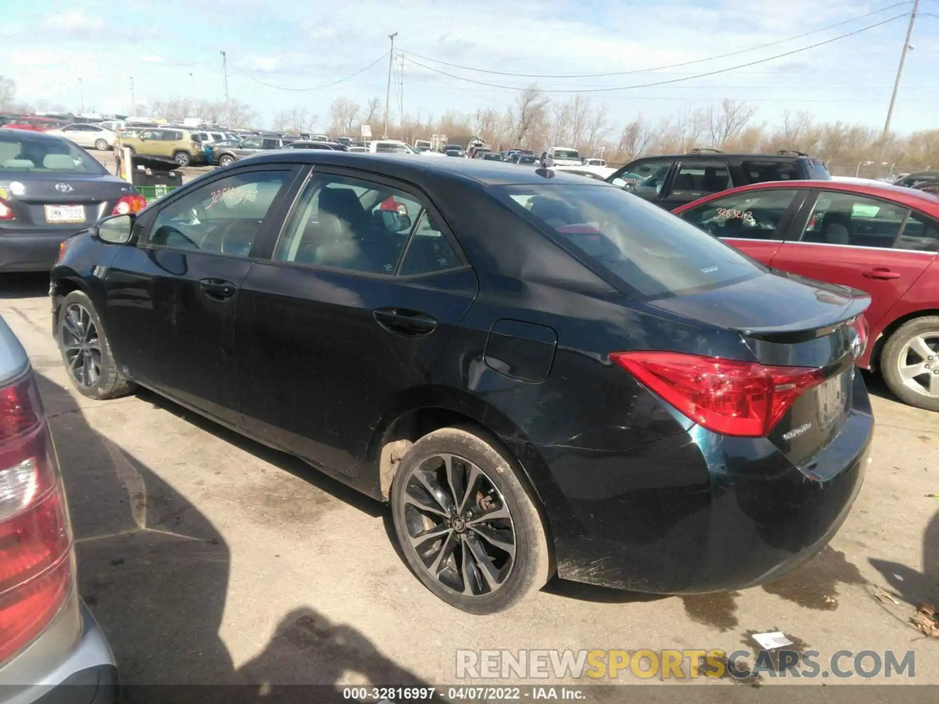 3 Photograph of a damaged car 2T1BURHE9KC145144 TOYOTA COROLLA 2019