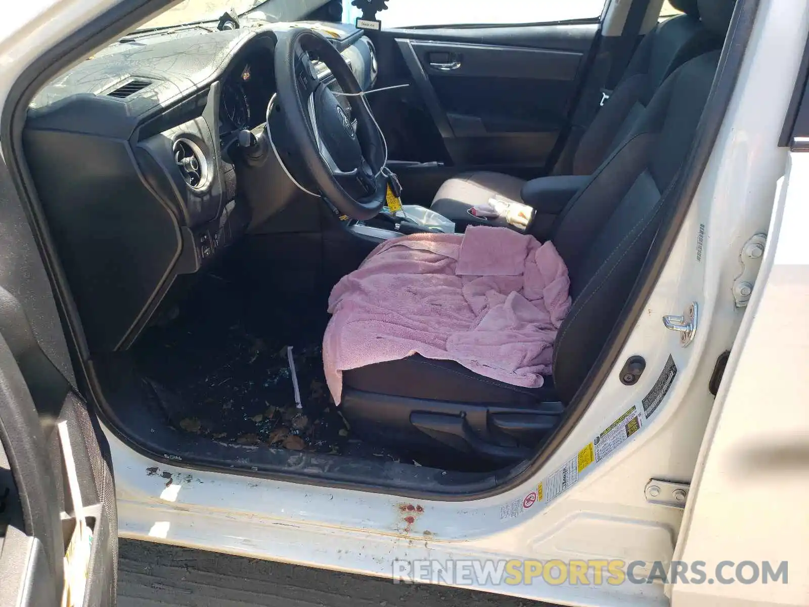 5 Photograph of a damaged car 2T1BURHE9KC146620 TOYOTA COROLLA 2019