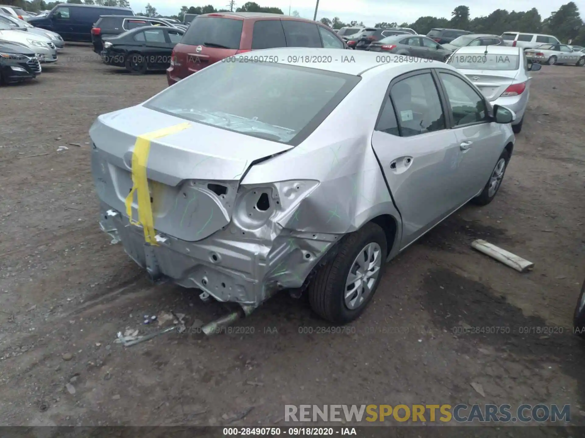 4 Photograph of a damaged car 2T1BURHE9KC152675 TOYOTA COROLLA 2019