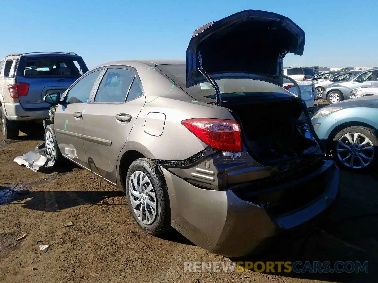 3 Photograph of a damaged car 2T1BURHE9KC155334 TOYOTA COROLLA 2019