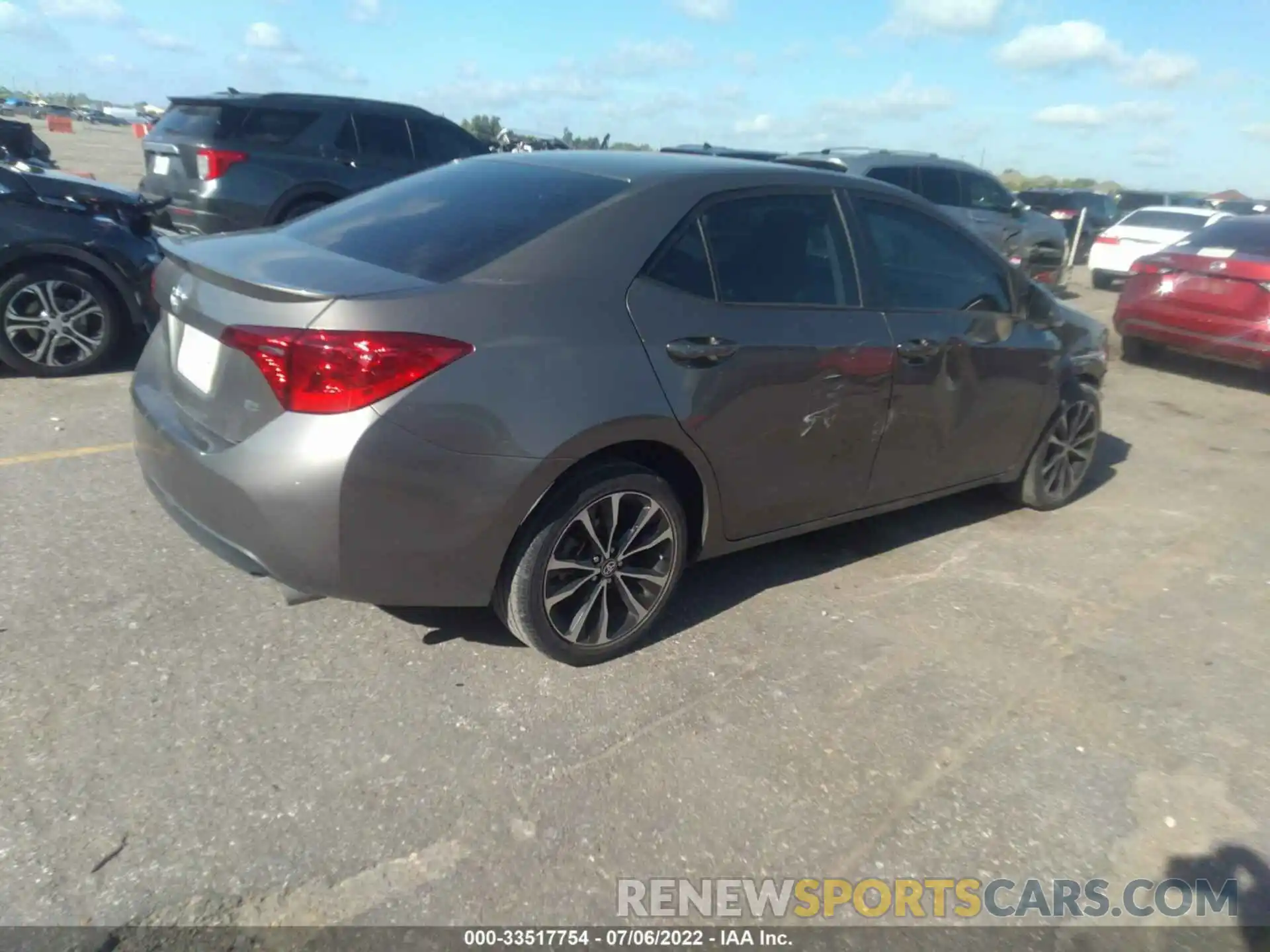 4 Photograph of a damaged car 2T1BURHE9KC155544 TOYOTA COROLLA 2019