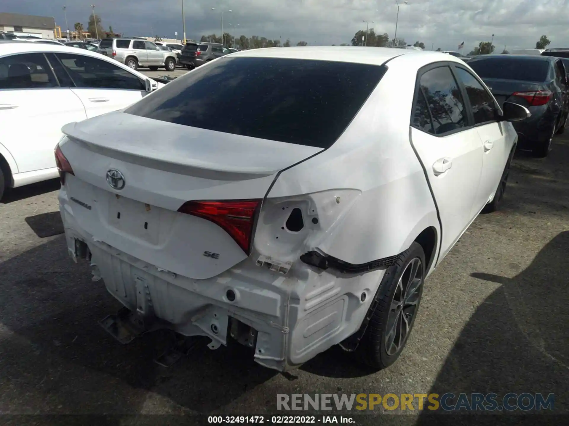 4 Photograph of a damaged car 2T1BURHE9KC155639 TOYOTA COROLLA 2019