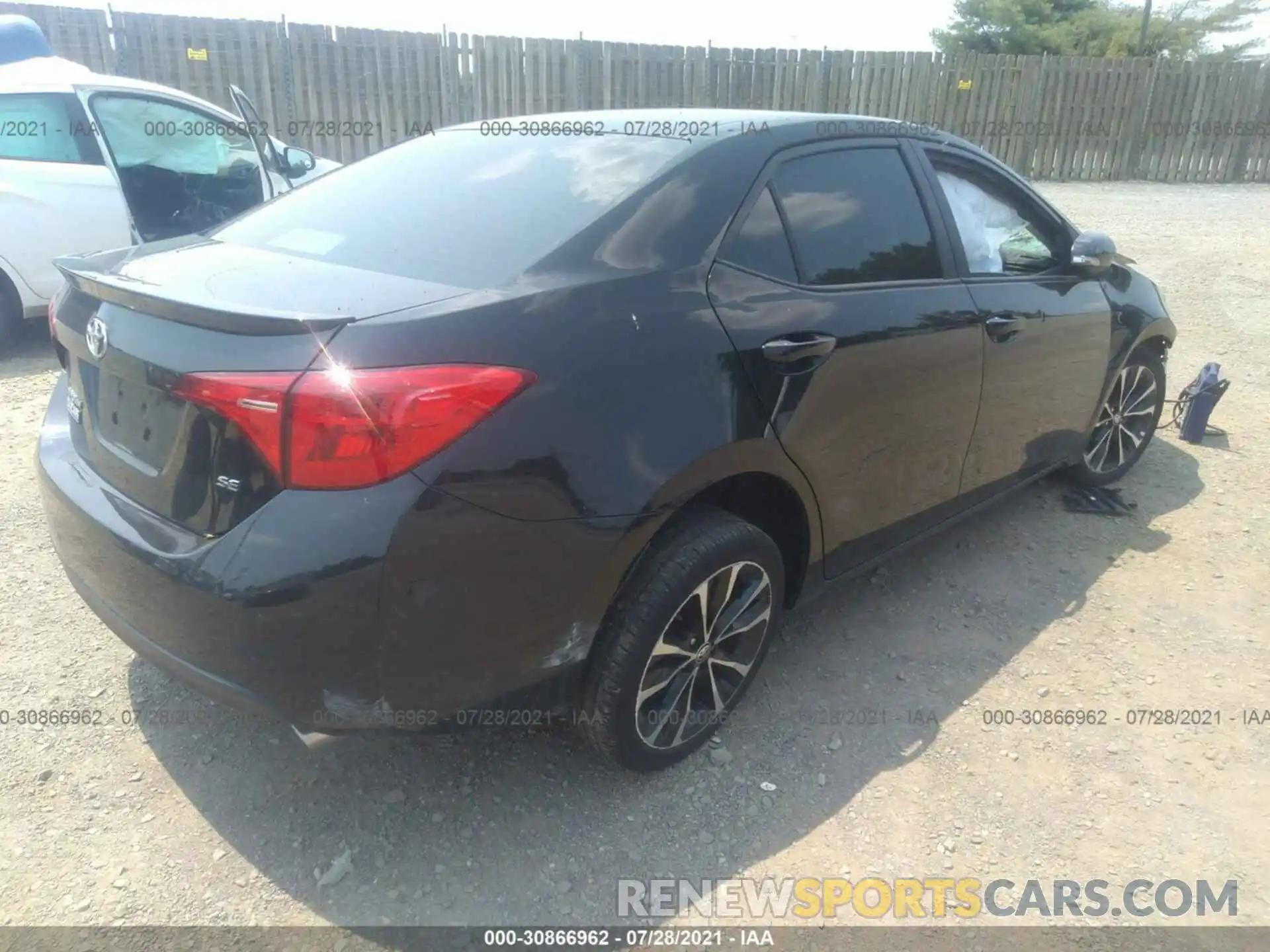 4 Photograph of a damaged car 2T1BURHE9KC157777 TOYOTA COROLLA 2019