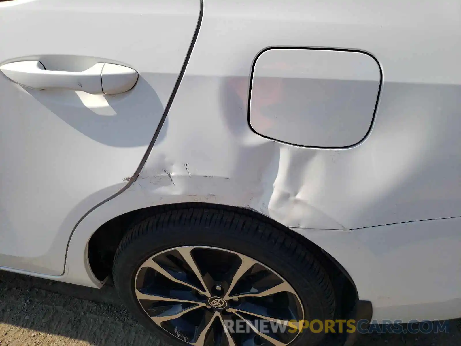 9 Photograph of a damaged car 2T1BURHE9KC163689 TOYOTA COROLLA 2019