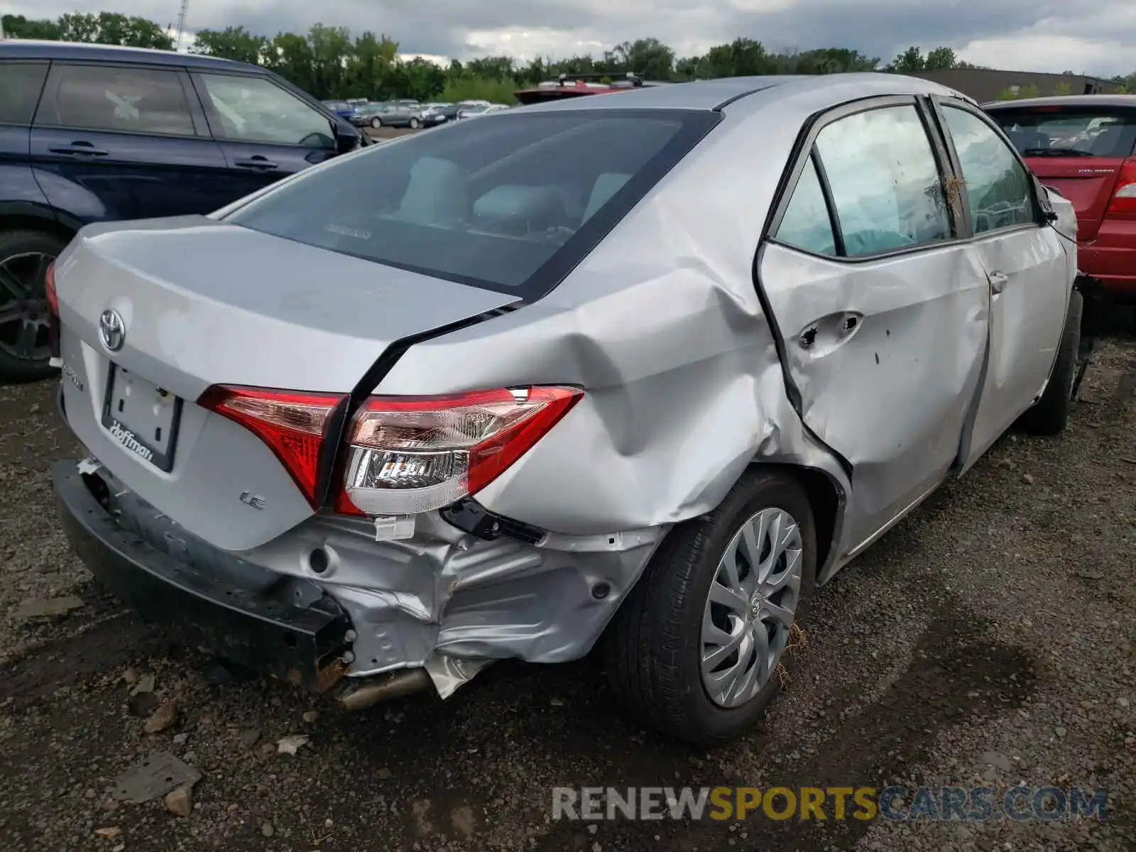 4 Photograph of a damaged car 2T1BURHE9KC164289 TOYOTA COROLLA 2019