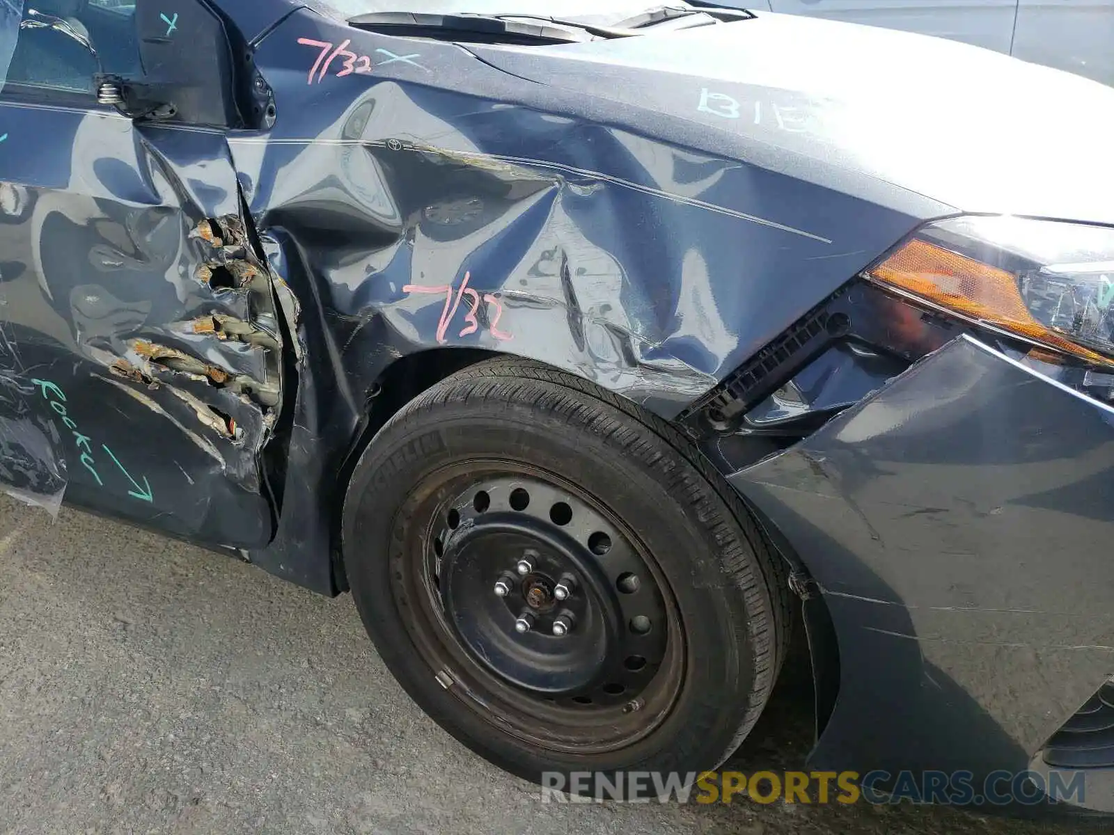 9 Photograph of a damaged car 2T1BURHE9KC164616 TOYOTA COROLLA 2019