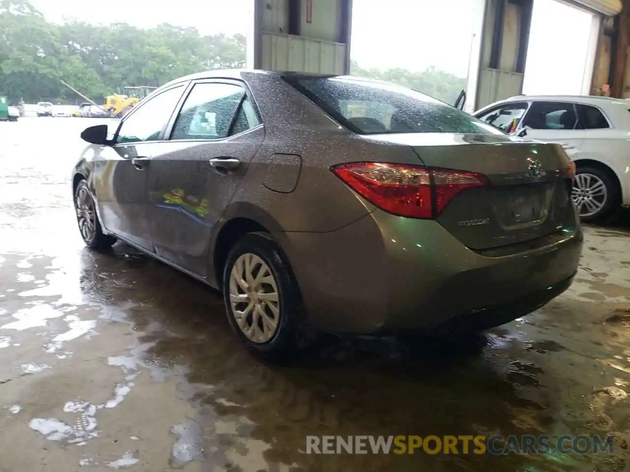 3 Photograph of a damaged car 2T1BURHE9KC164812 TOYOTA COROLLA 2019