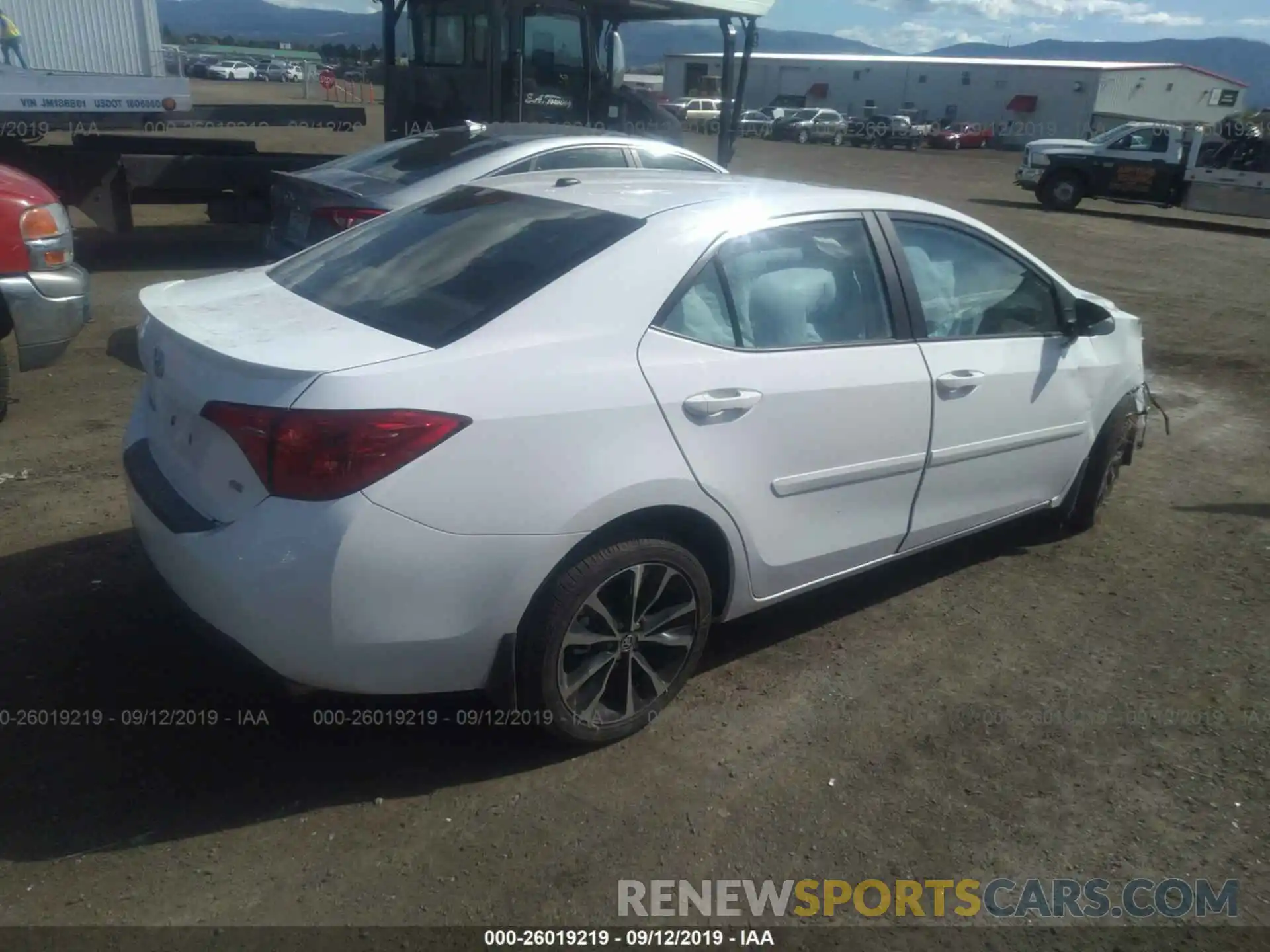 4 Photograph of a damaged car 2T1BURHE9KC165040 TOYOTA COROLLA 2019