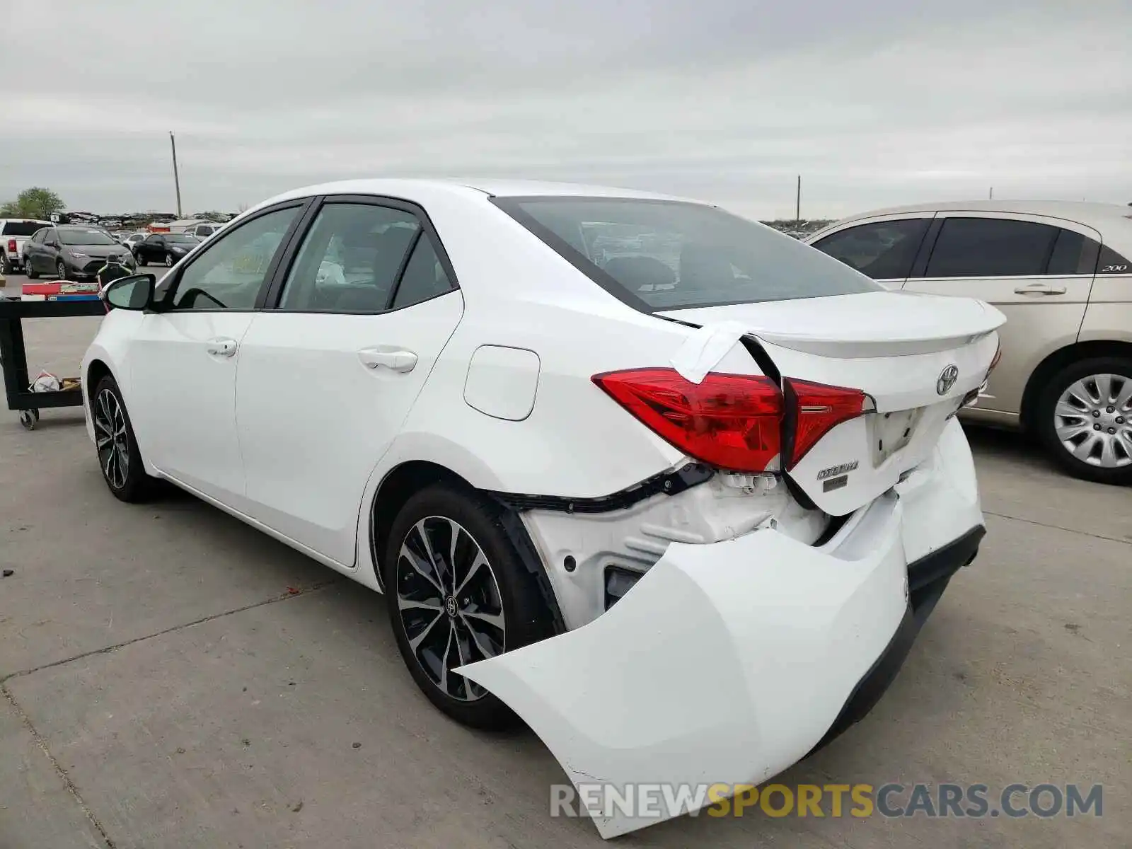 3 Photograph of a damaged car 2T1BURHE9KC165152 TOYOTA COROLLA 2019