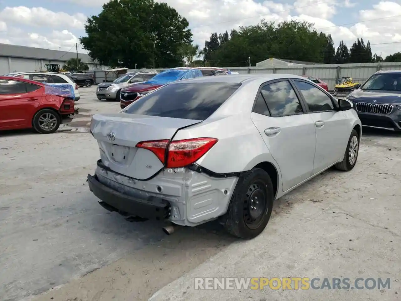 4 Photograph of a damaged car 2T1BURHE9KC165247 TOYOTA COROLLA 2019