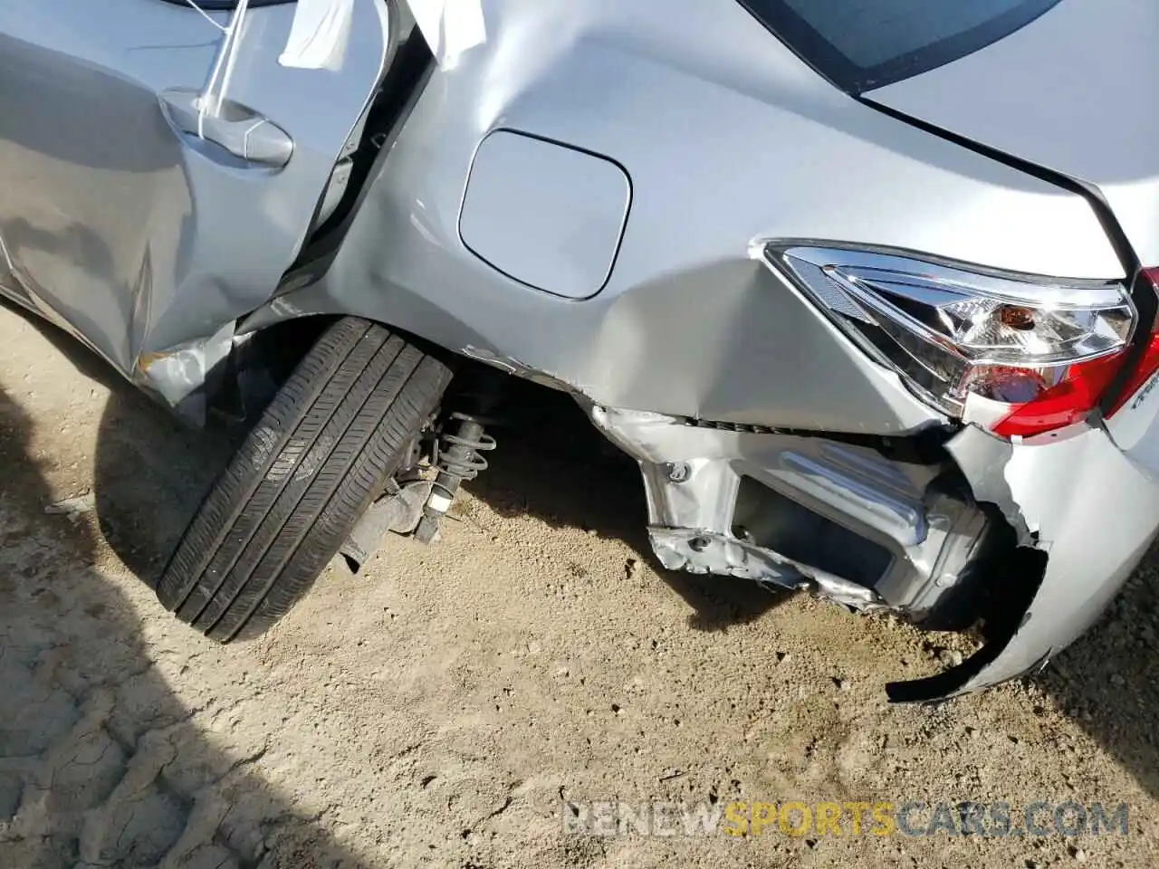 9 Photograph of a damaged car 2T1BURHE9KC165460 TOYOTA COROLLA 2019