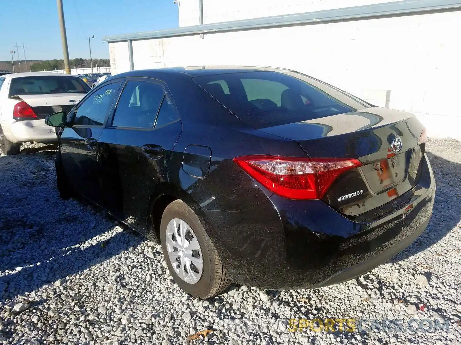 3 Photograph of a damaged car 2T1BURHE9KC168357 TOYOTA COROLLA 2019