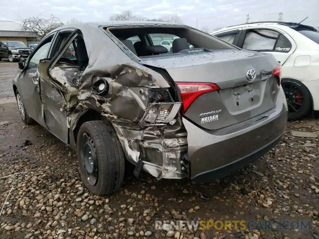 3 Photograph of a damaged car 2T1BURHE9KC172991 TOYOTA COROLLA 2019