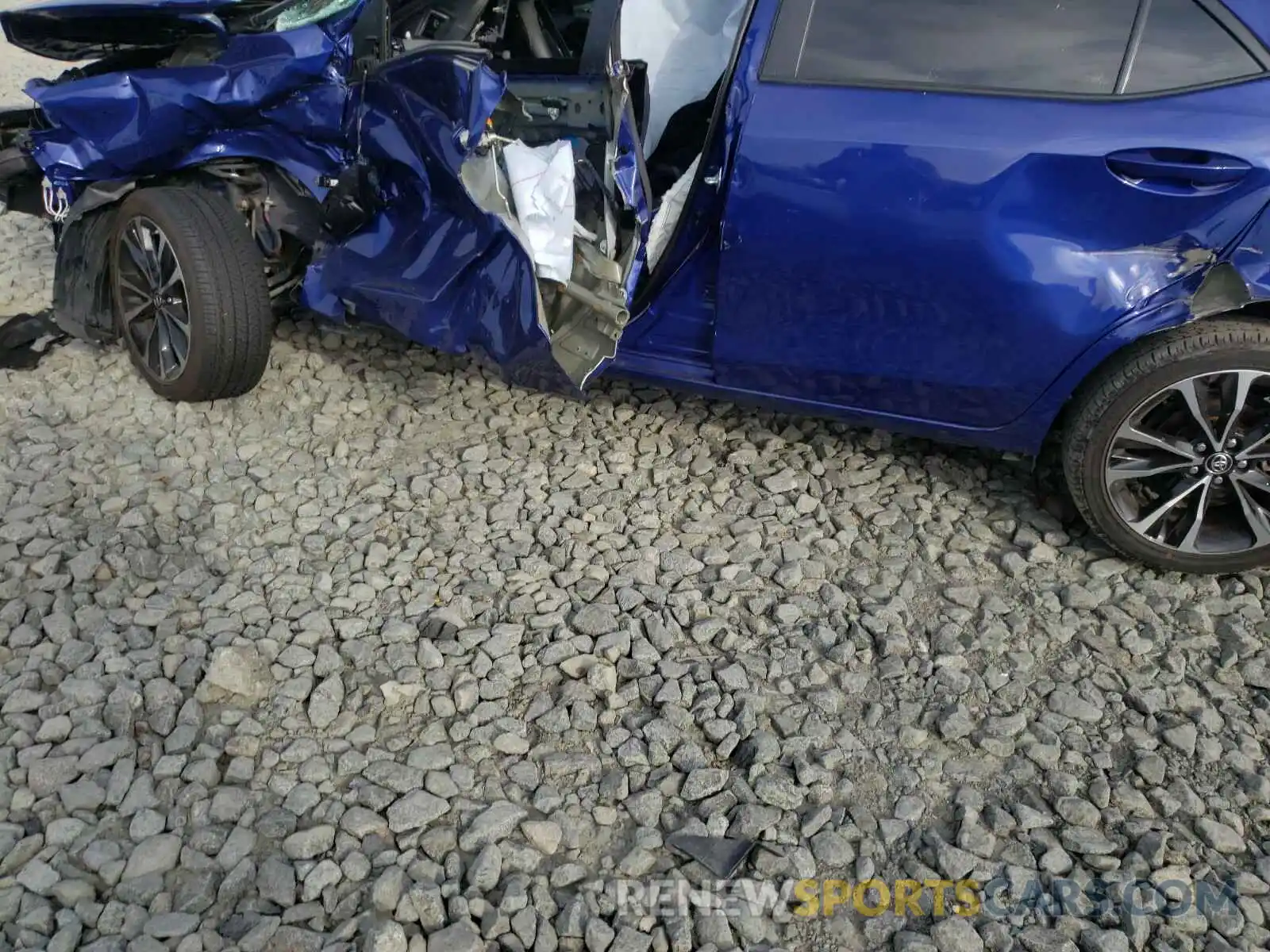 9 Photograph of a damaged car 2T1BURHE9KC173977 TOYOTA COROLLA 2019