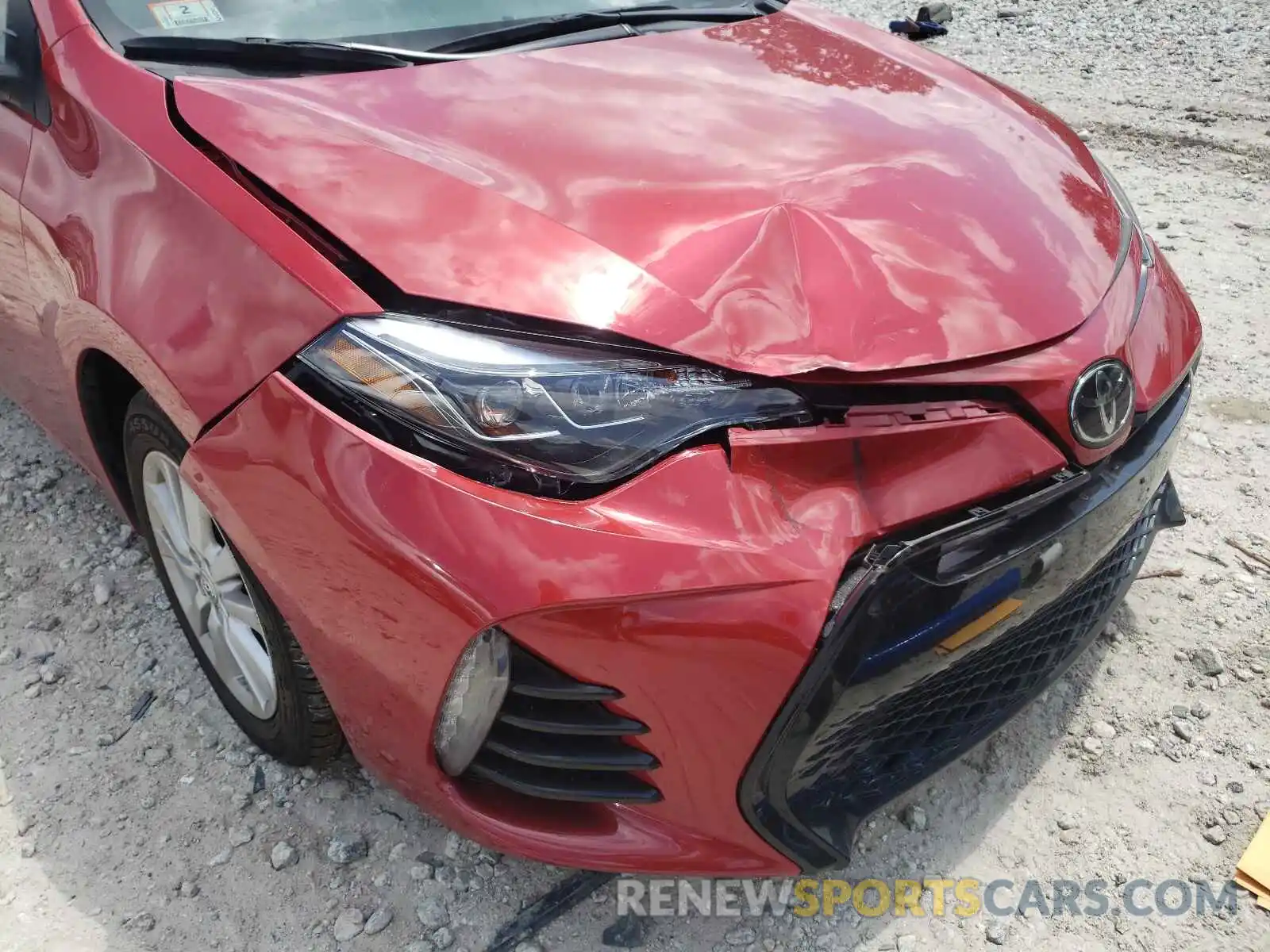 9 Photograph of a damaged car 2T1BURHE9KC180735 TOYOTA COROLLA 2019