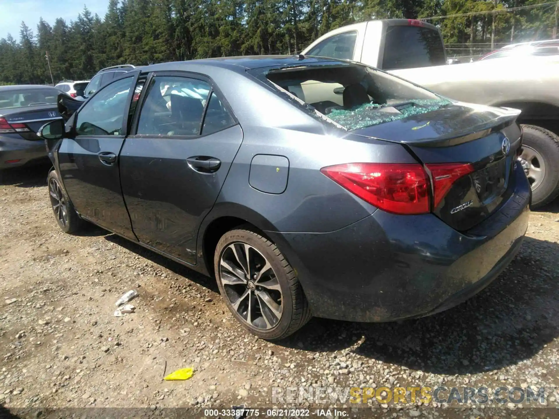 3 Photograph of a damaged car 2T1BURHE9KC182520 TOYOTA COROLLA 2019