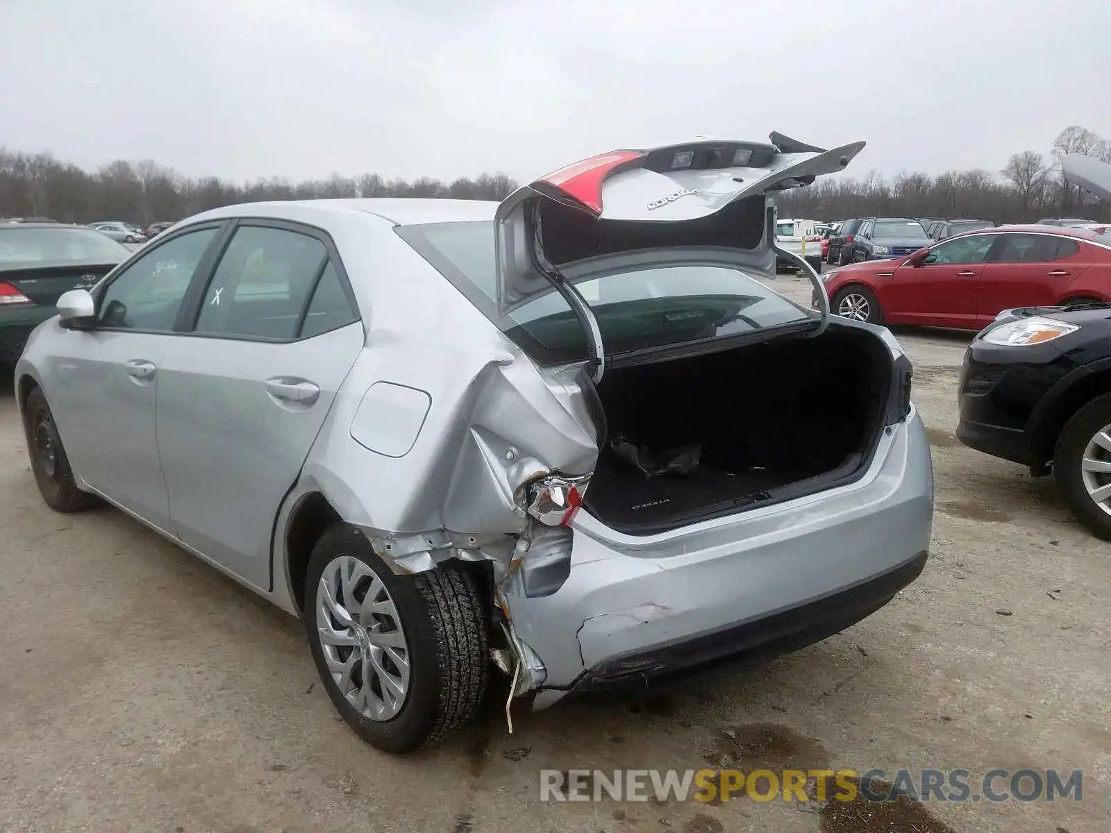 3 Photograph of a damaged car 2T1BURHE9KC183280 TOYOTA COROLLA 2019