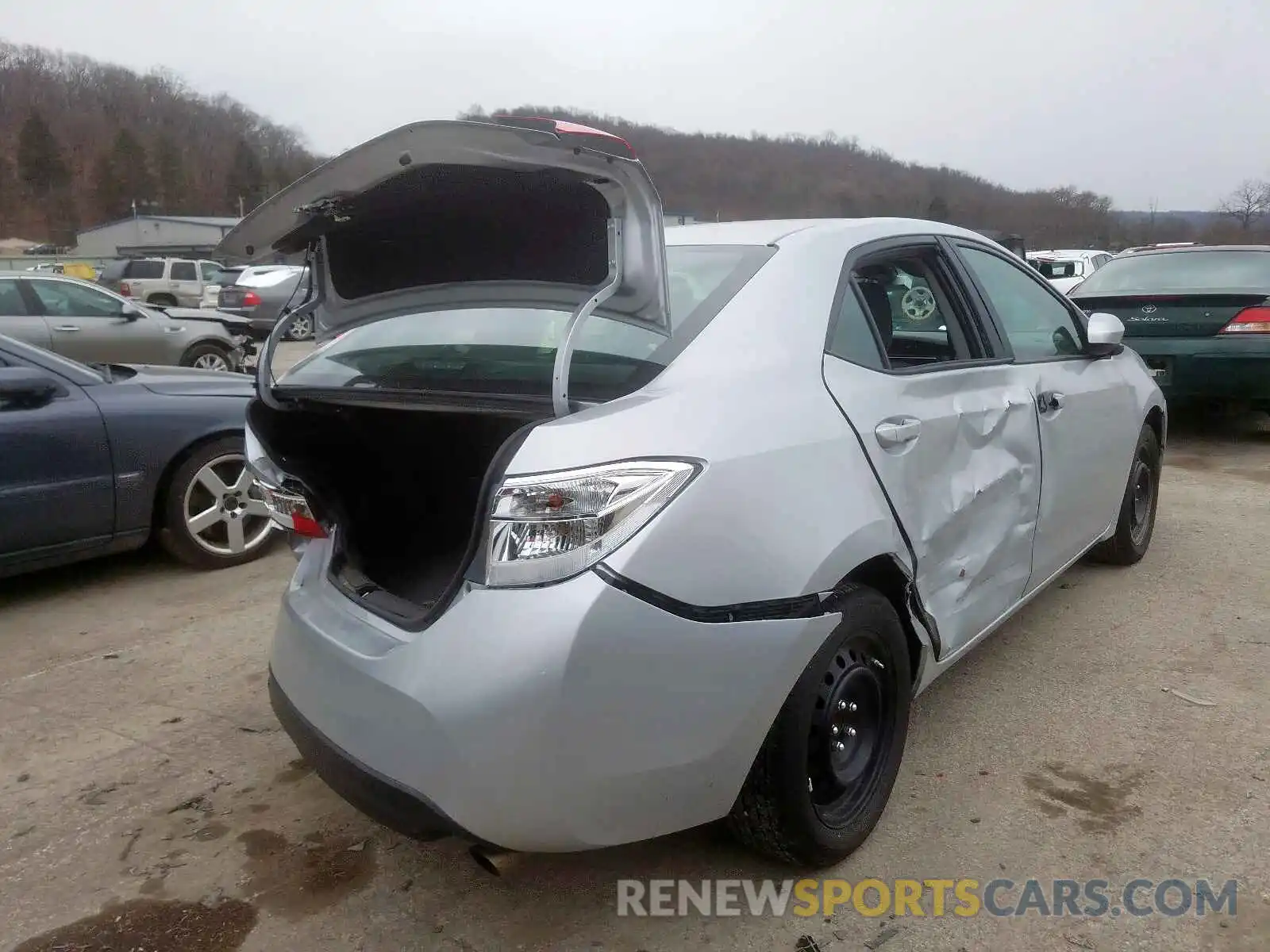 4 Photograph of a damaged car 2T1BURHE9KC183280 TOYOTA COROLLA 2019