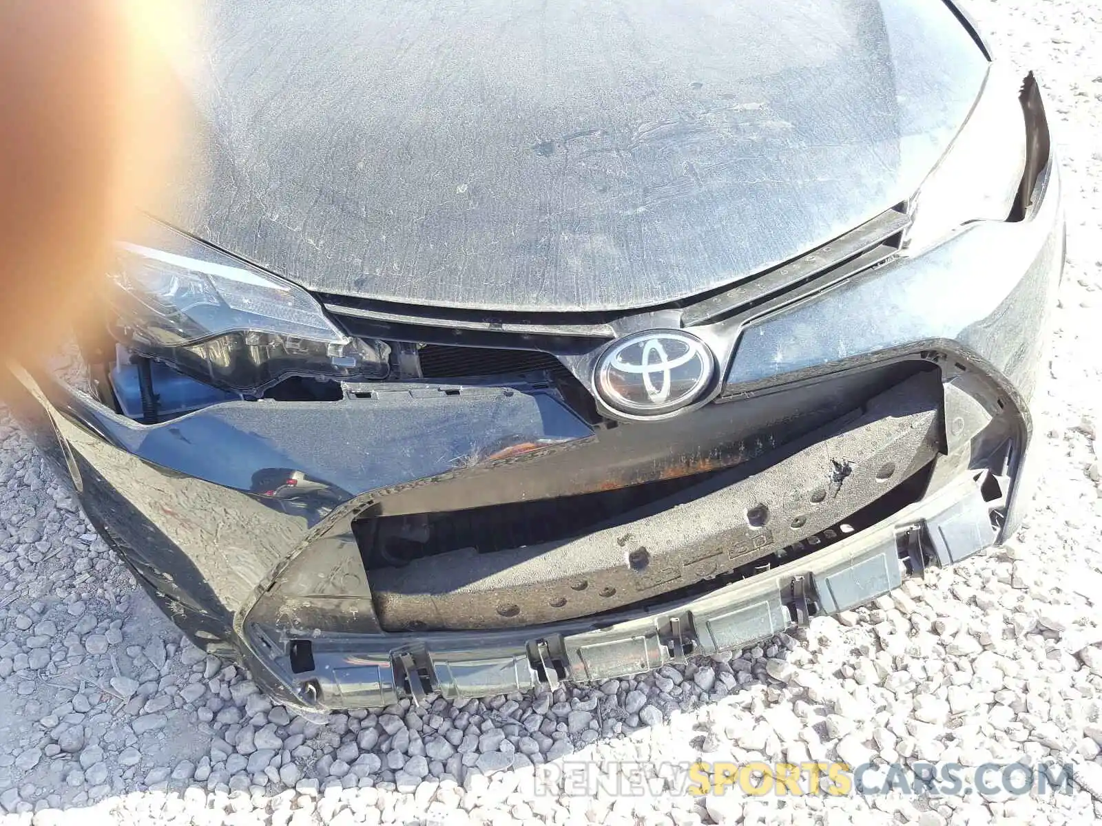 9 Photograph of a damaged car 2T1BURHE9KC183702 TOYOTA COROLLA 2019