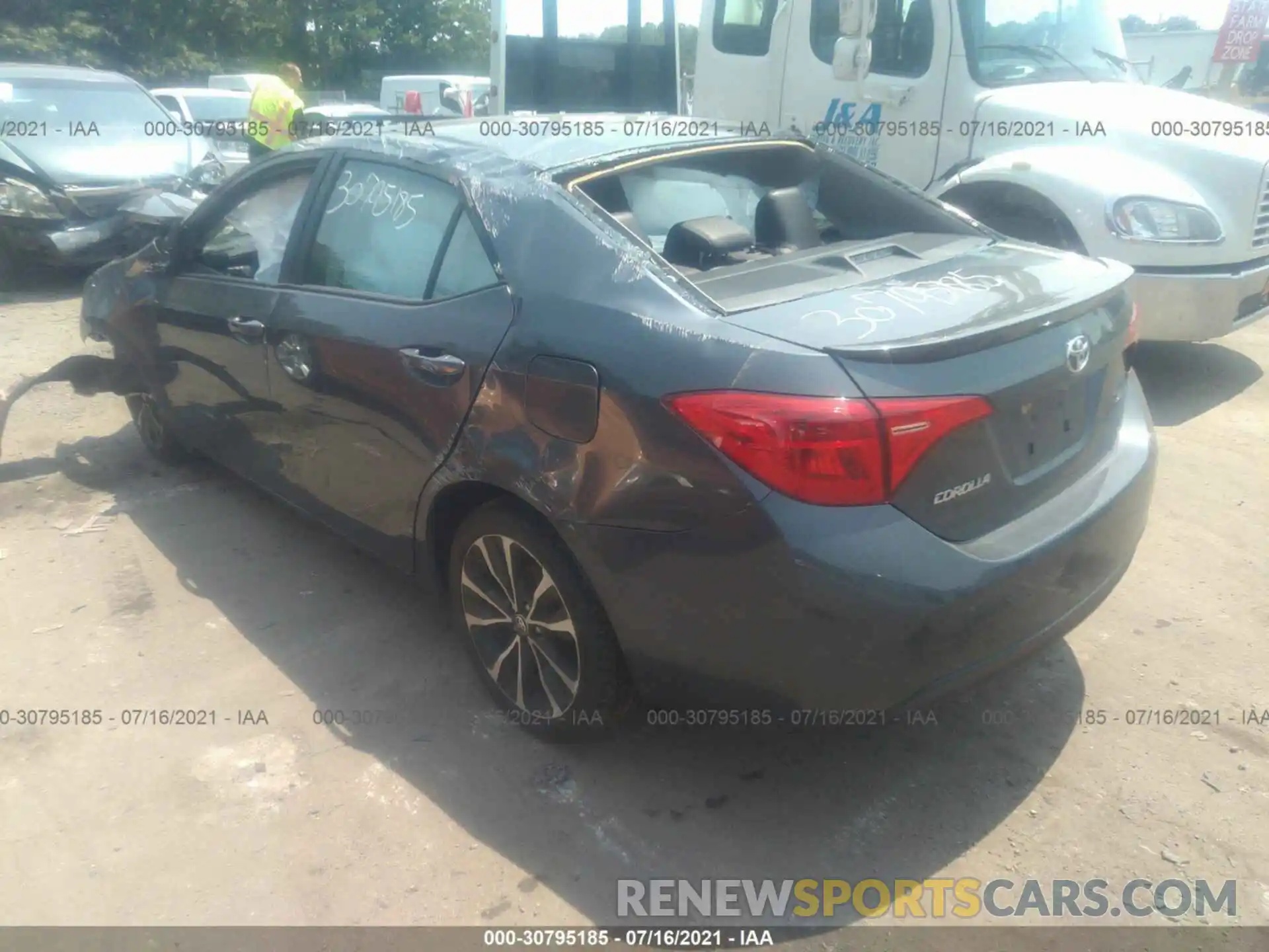 3 Photograph of a damaged car 2T1BURHE9KC185207 TOYOTA COROLLA 2019