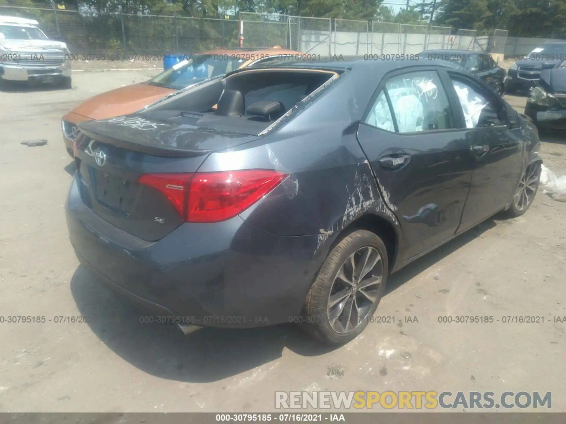 4 Photograph of a damaged car 2T1BURHE9KC185207 TOYOTA COROLLA 2019