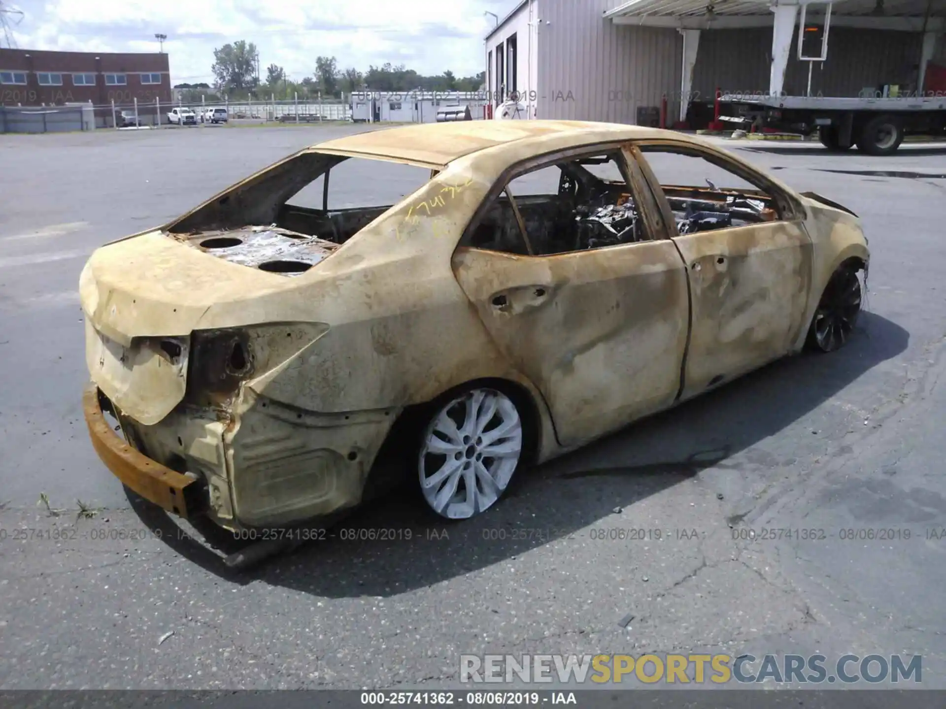 4 Photograph of a damaged car 2T1BURHE9KC185479 TOYOTA COROLLA 2019