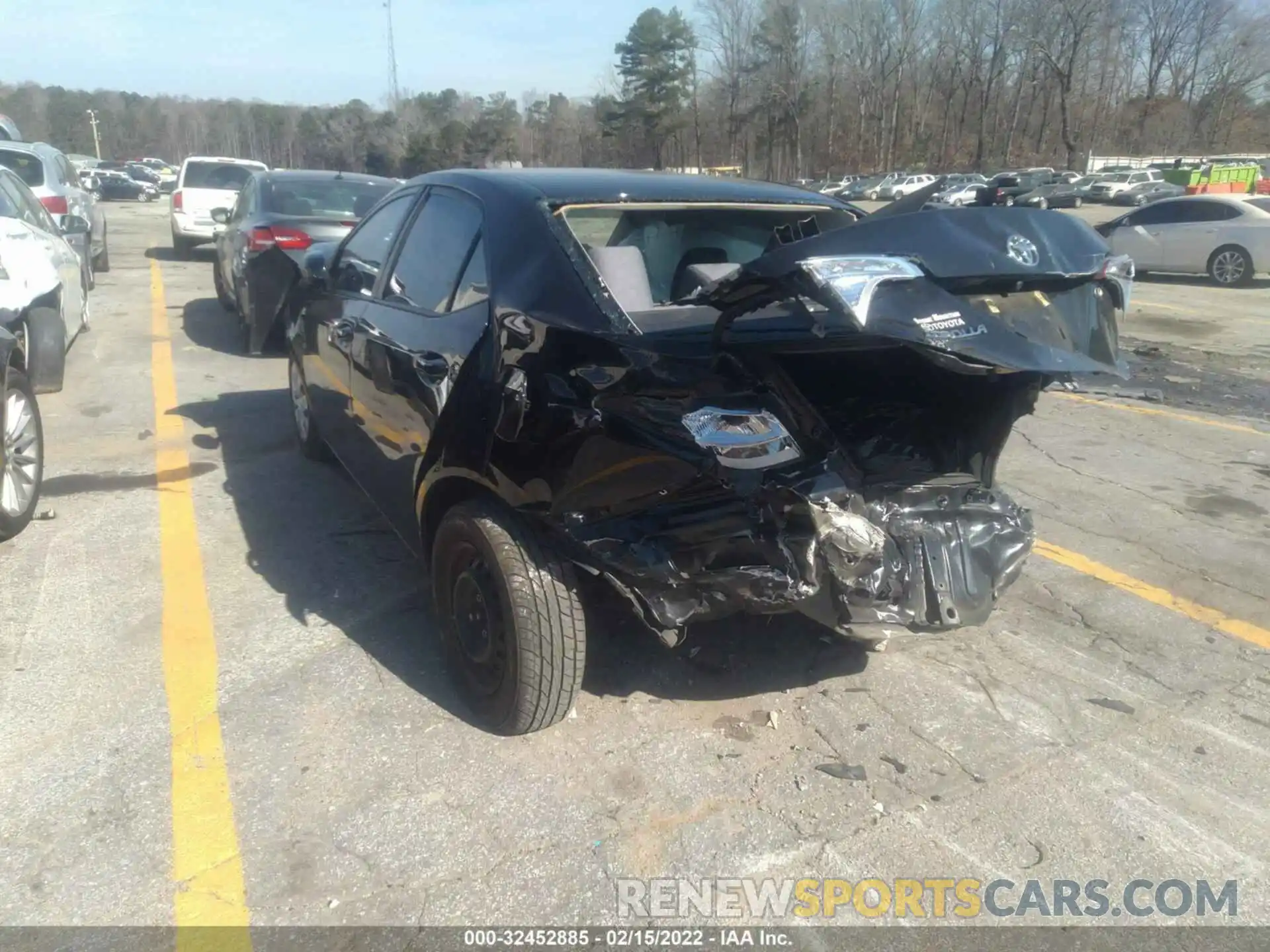 3 Photograph of a damaged car 2T1BURHE9KC186616 TOYOTA COROLLA 2019